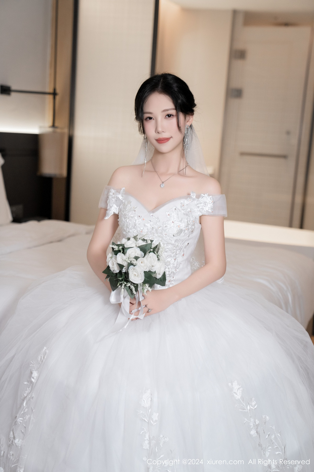[XiuRen]高清写真图 2024.08.09 No.8998 利世 丝袜美腿