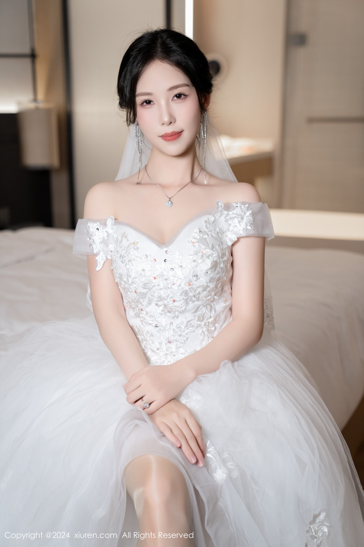 [XiuRen]高清写真图 2024.08.09 No.8998 利世 丝袜美腿