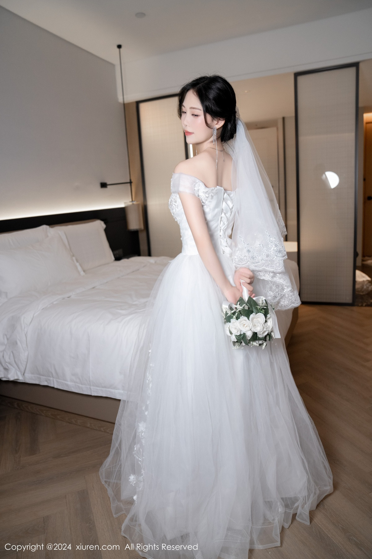 [XiuRen]高清写真图 2024.08.09 No.8998 利世 丝袜美腿