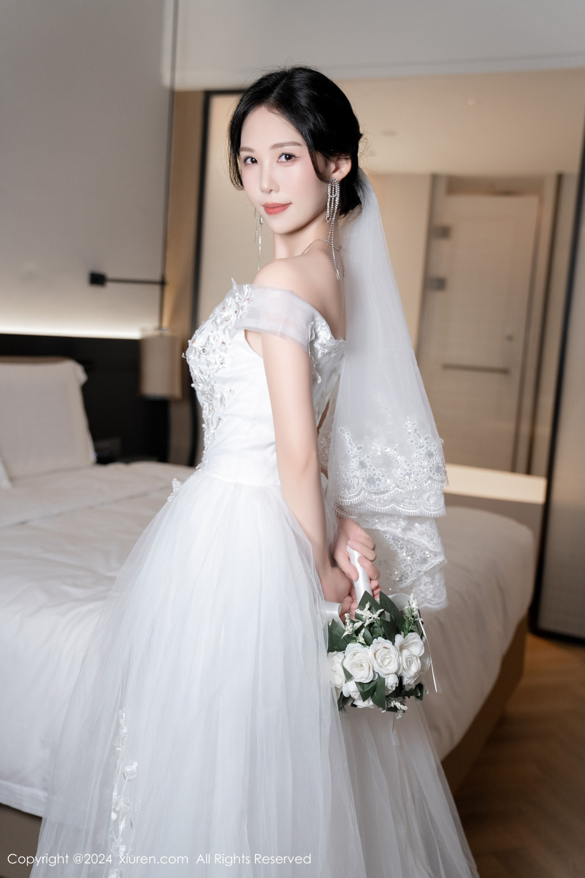 [XiuRen]高清写真图 2024.08.09 No.8998 利世 丝袜美腿