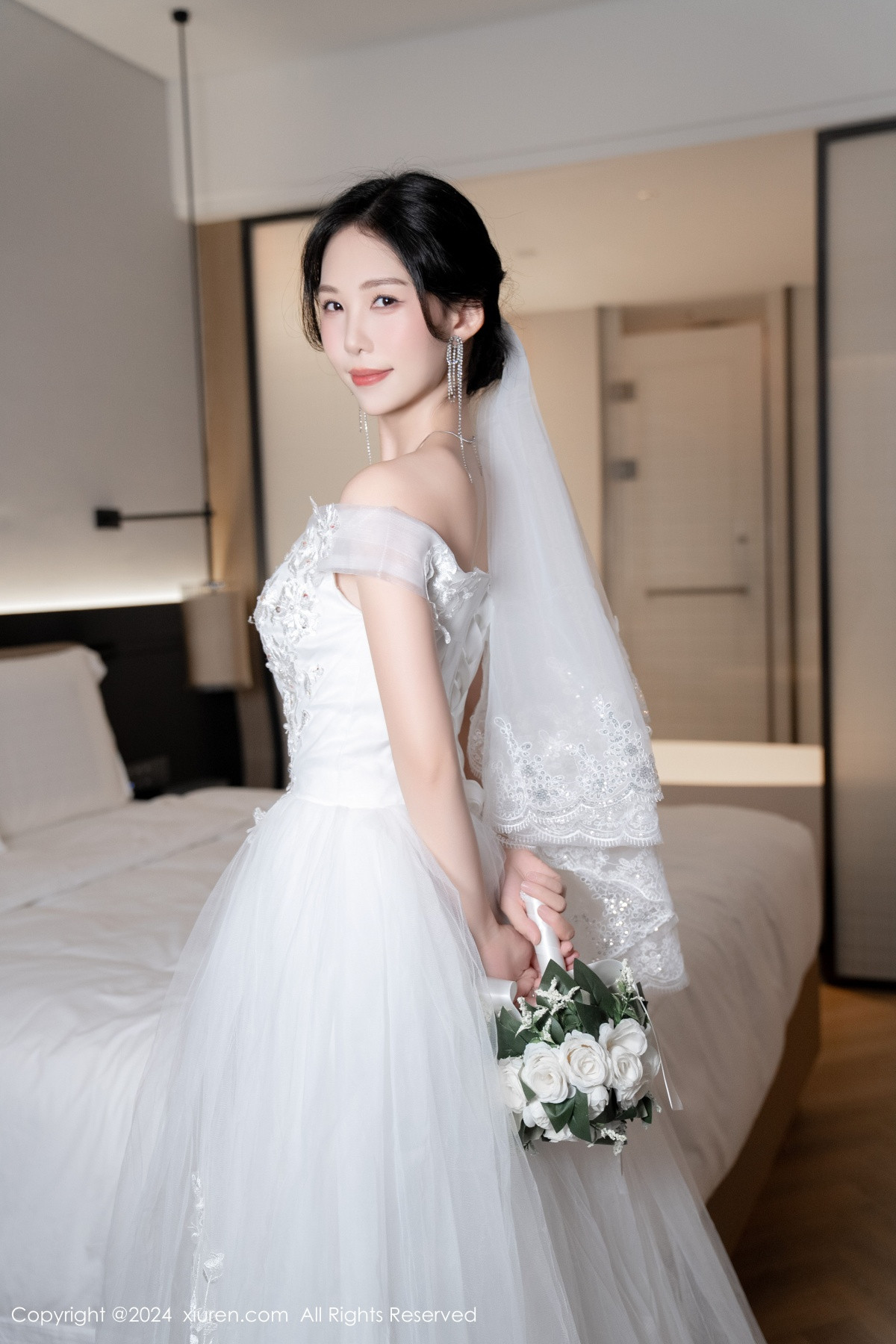 [XiuRen]高清写真图 2024.08.09 No.8998 利世 丝袜美腿