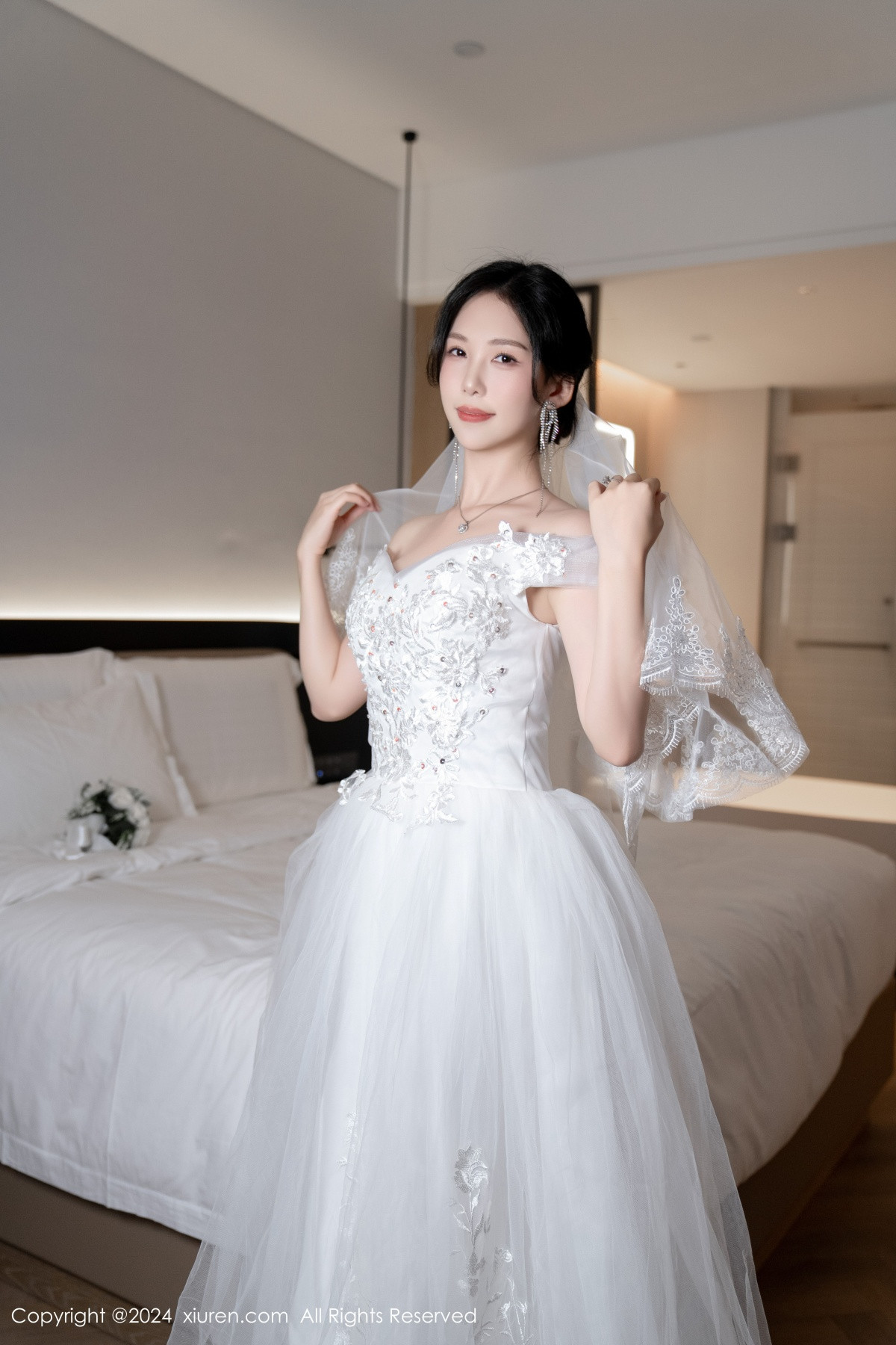 [XiuRen]高清写真图 2024.08.09 No.8998 利世 丝袜美腿