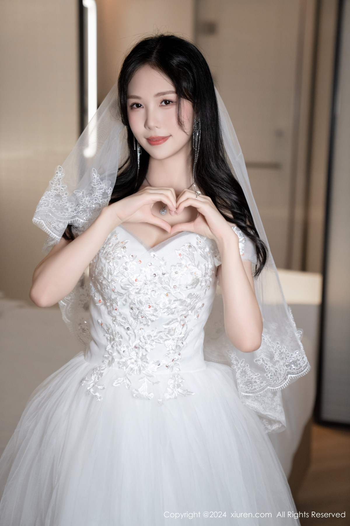 [XiuRen]高清写真图 2024.08.09 No.8998 利世 丝袜美腿