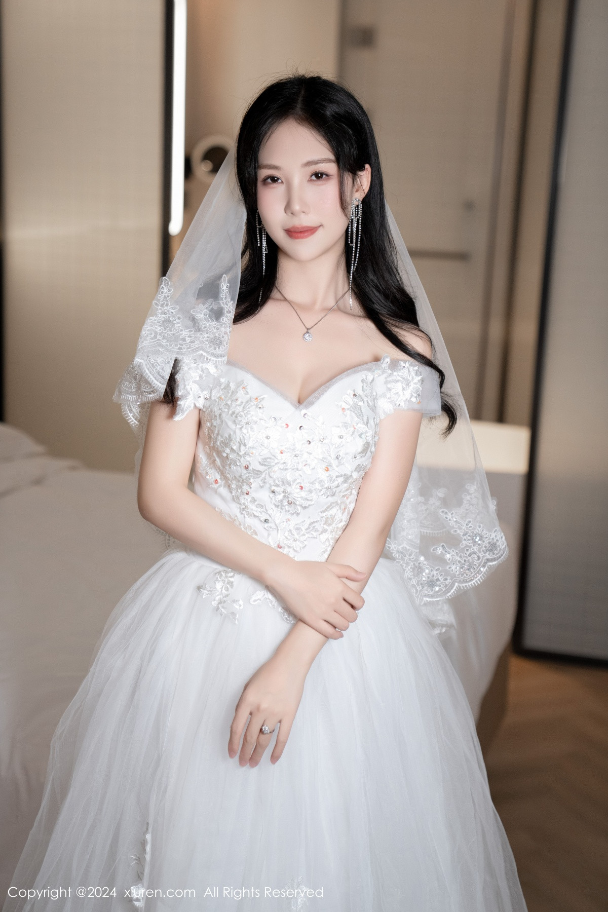 [XiuRen]高清写真图 2024.08.09 No.8998 利世 丝袜美腿