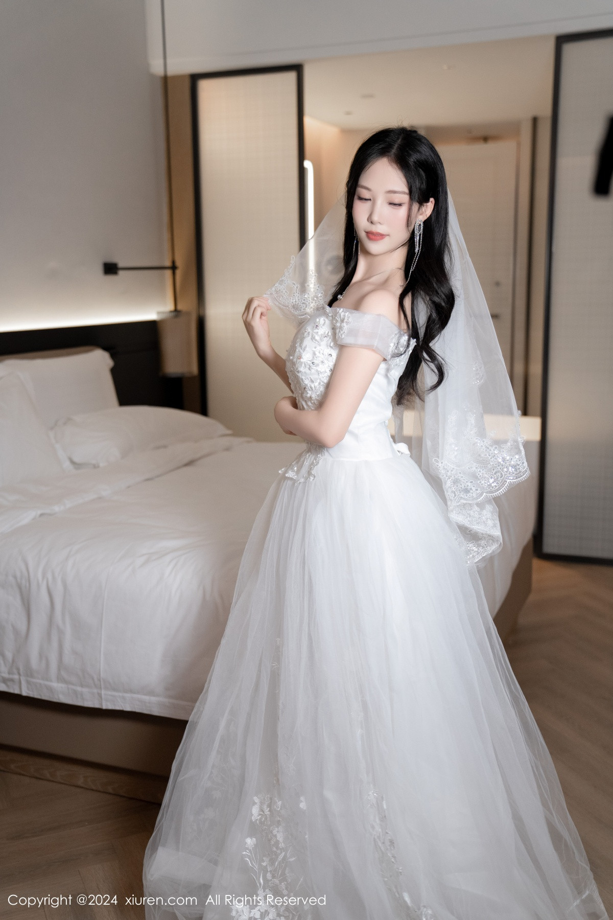 [XiuRen]高清写真图 2024.08.09 No.8998 利世 丝袜美腿