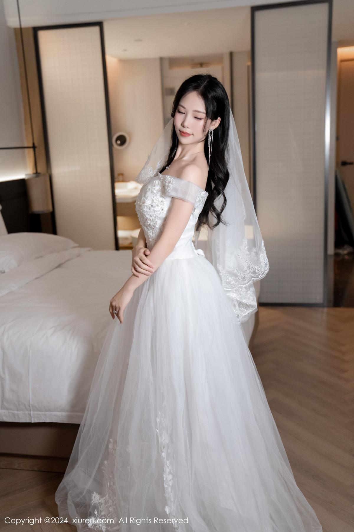 [XiuRen]高清写真图 2024.08.09 No.8998 利世 丝袜美腿