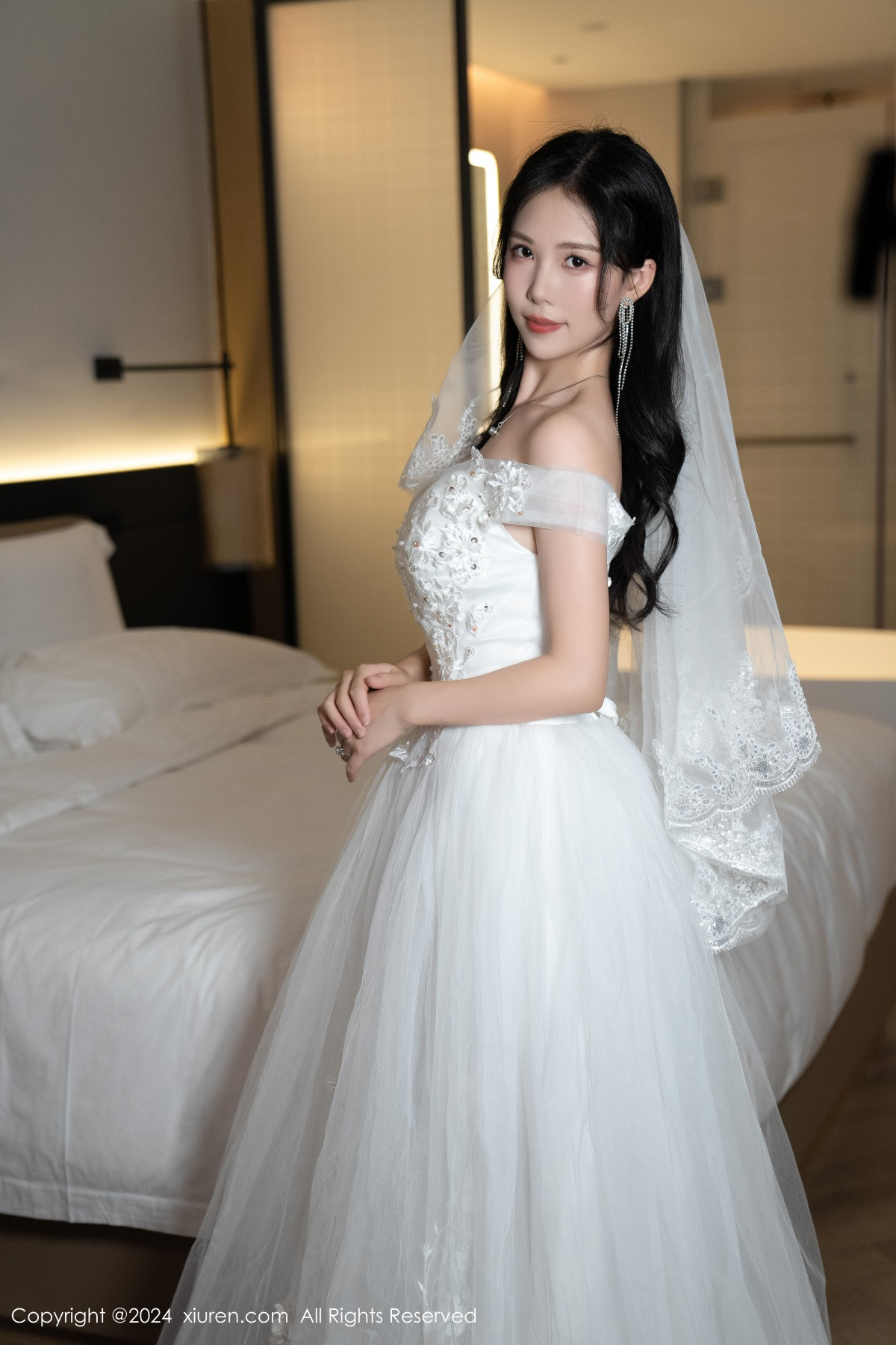 [XiuRen]高清写真图 2024.08.09 No.8998 利世 丝袜美腿
