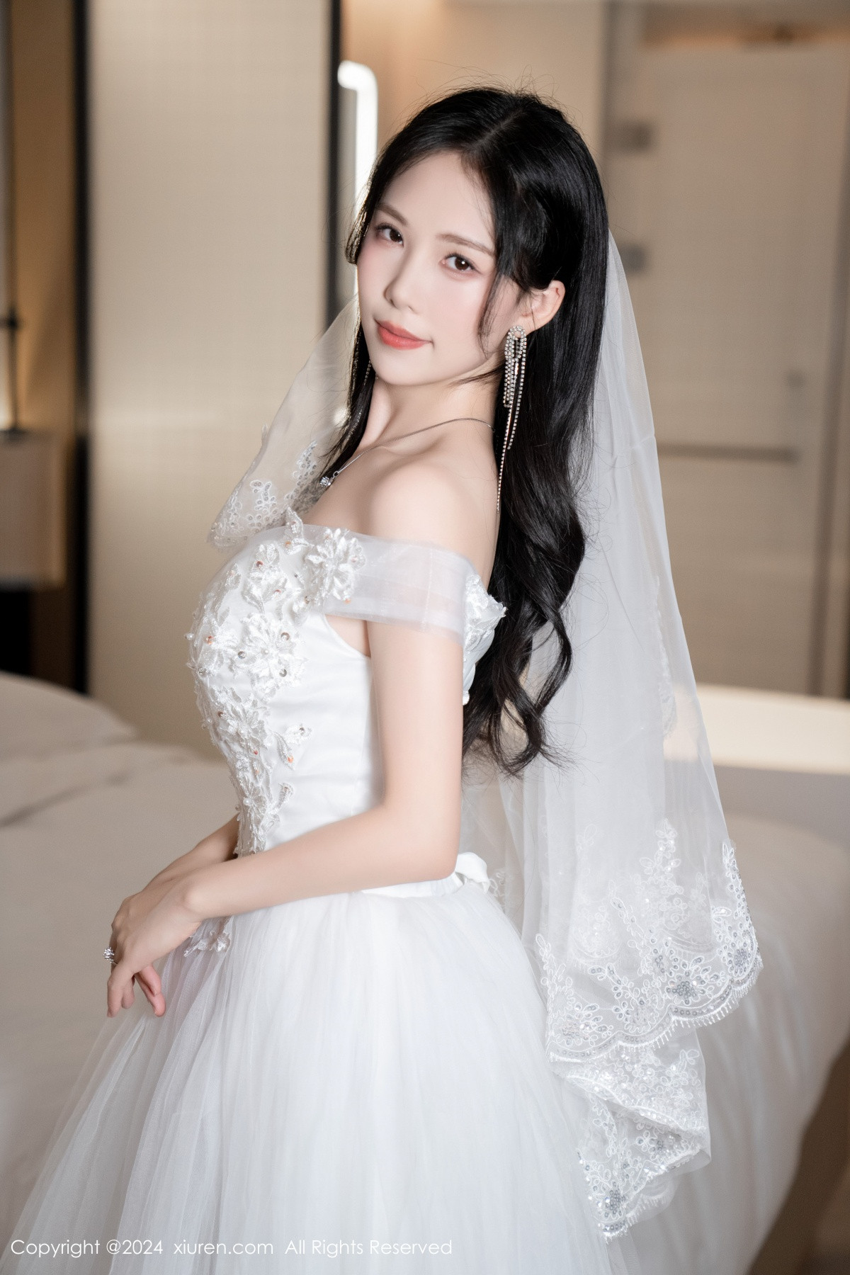 [XiuRen]高清写真图 2024.08.09 No.8998 利世 丝袜美腿