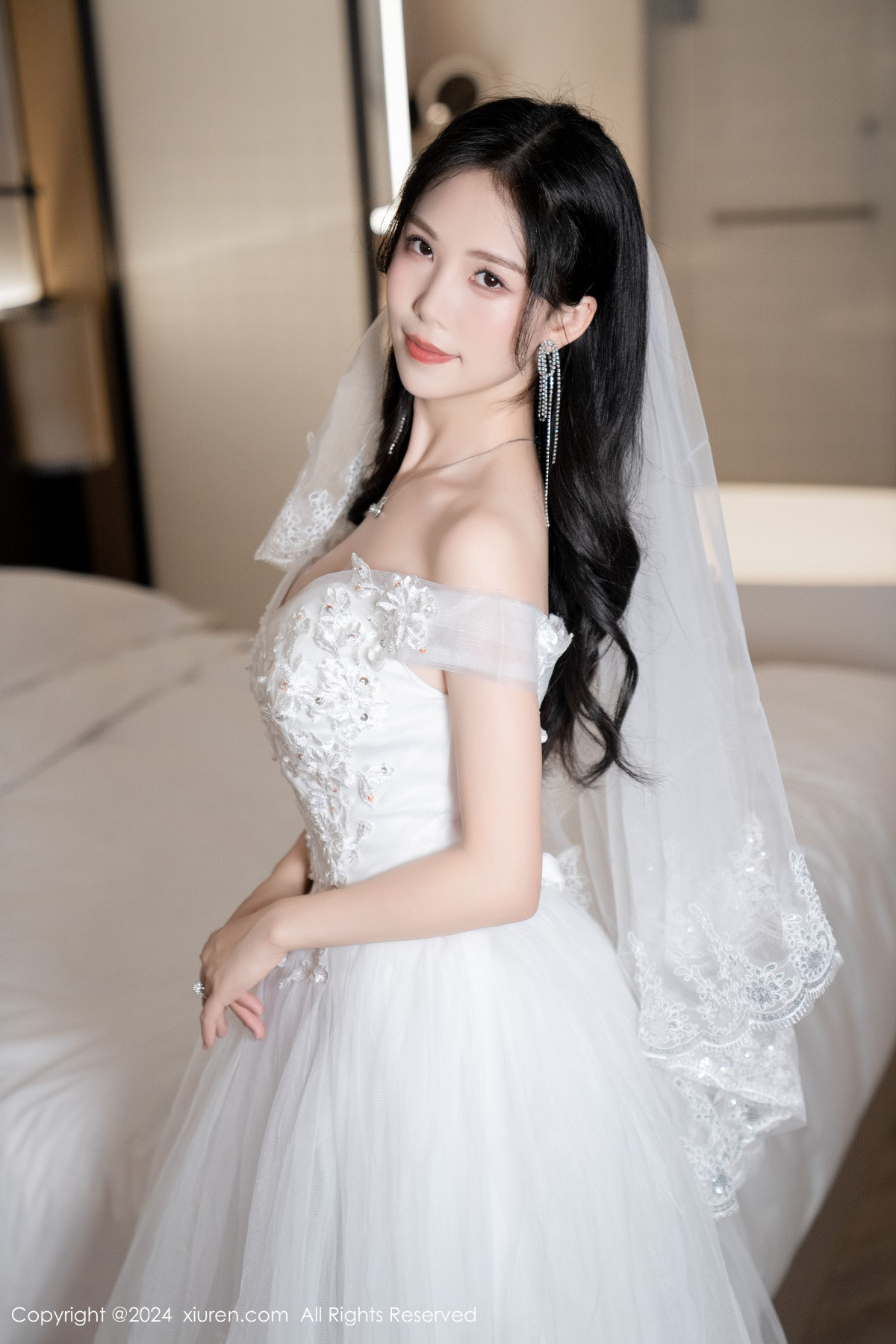 [XiuRen]高清写真图 2024.08.09 No.8998 利世 丝袜美腿