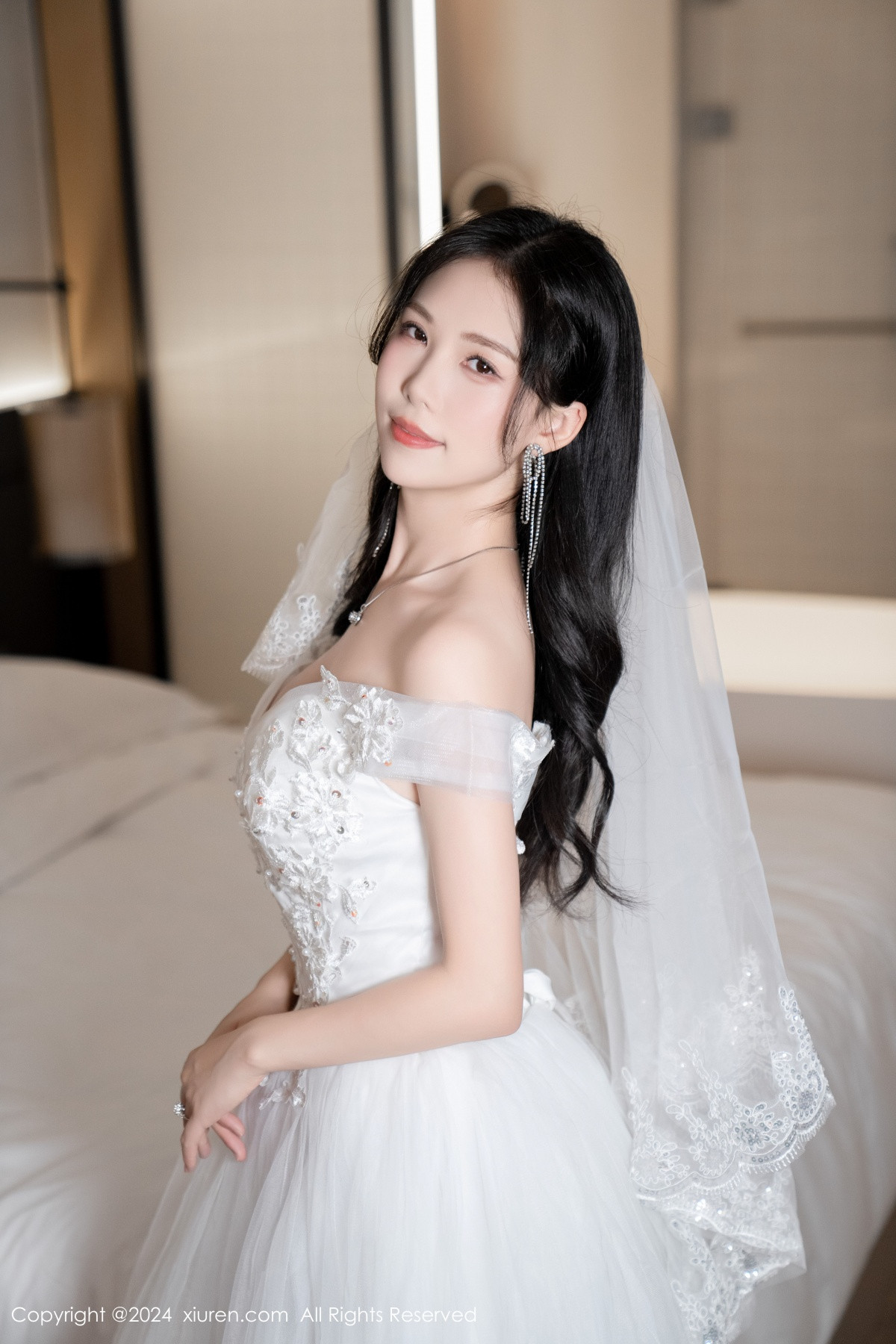 [XiuRen]高清写真图 2024.08.09 No.8998 利世 丝袜美腿