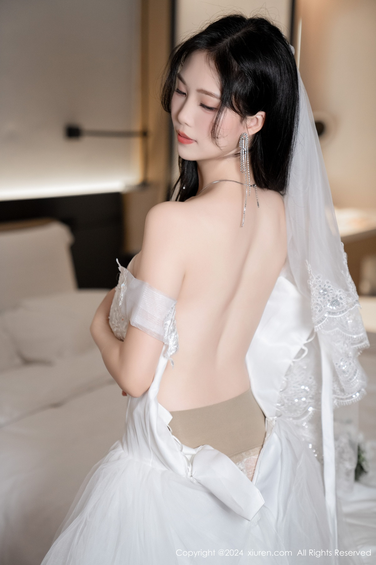 [XiuRen]高清写真图 2024.08.09 No.8998 利世 丝袜美腿