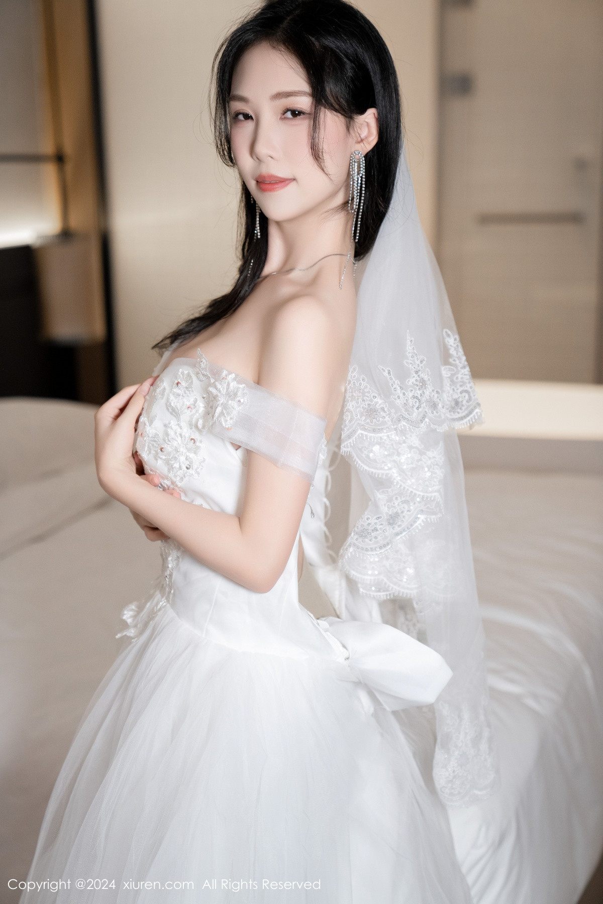 [XiuRen]高清写真图 2024.08.09 No.8998 利世 丝袜美腿