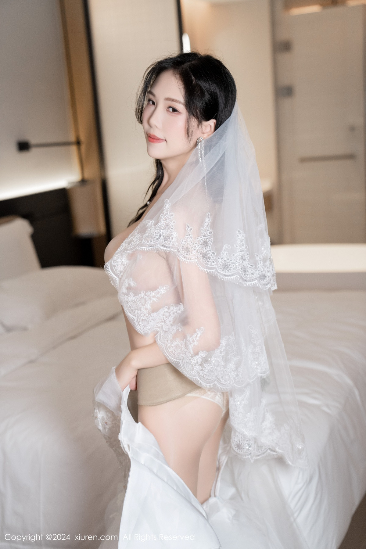 [XiuRen]高清写真图 2024.08.09 No.8998 利世 丝袜美腿