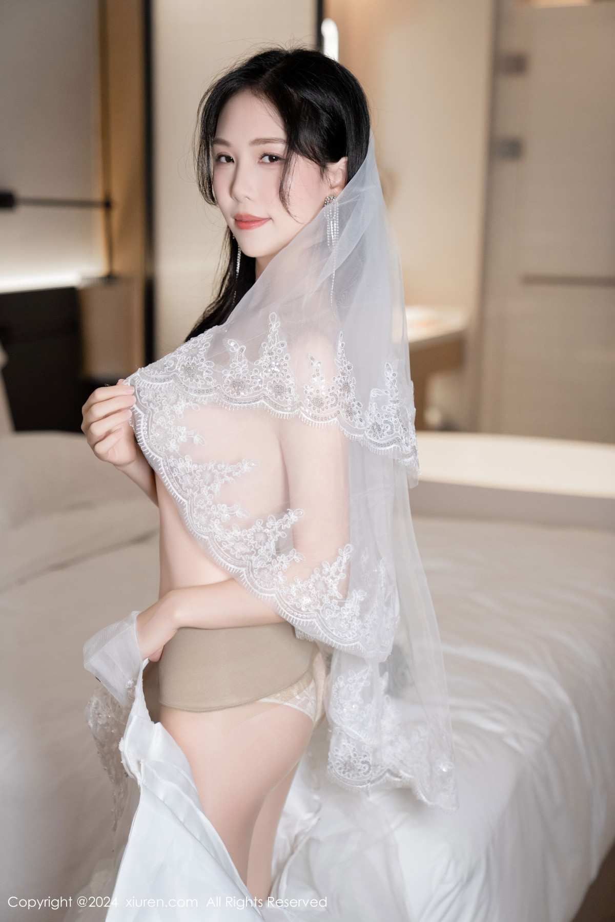 [XiuRen]高清写真图 2024.08.09 No.8998 利世 丝袜美腿
