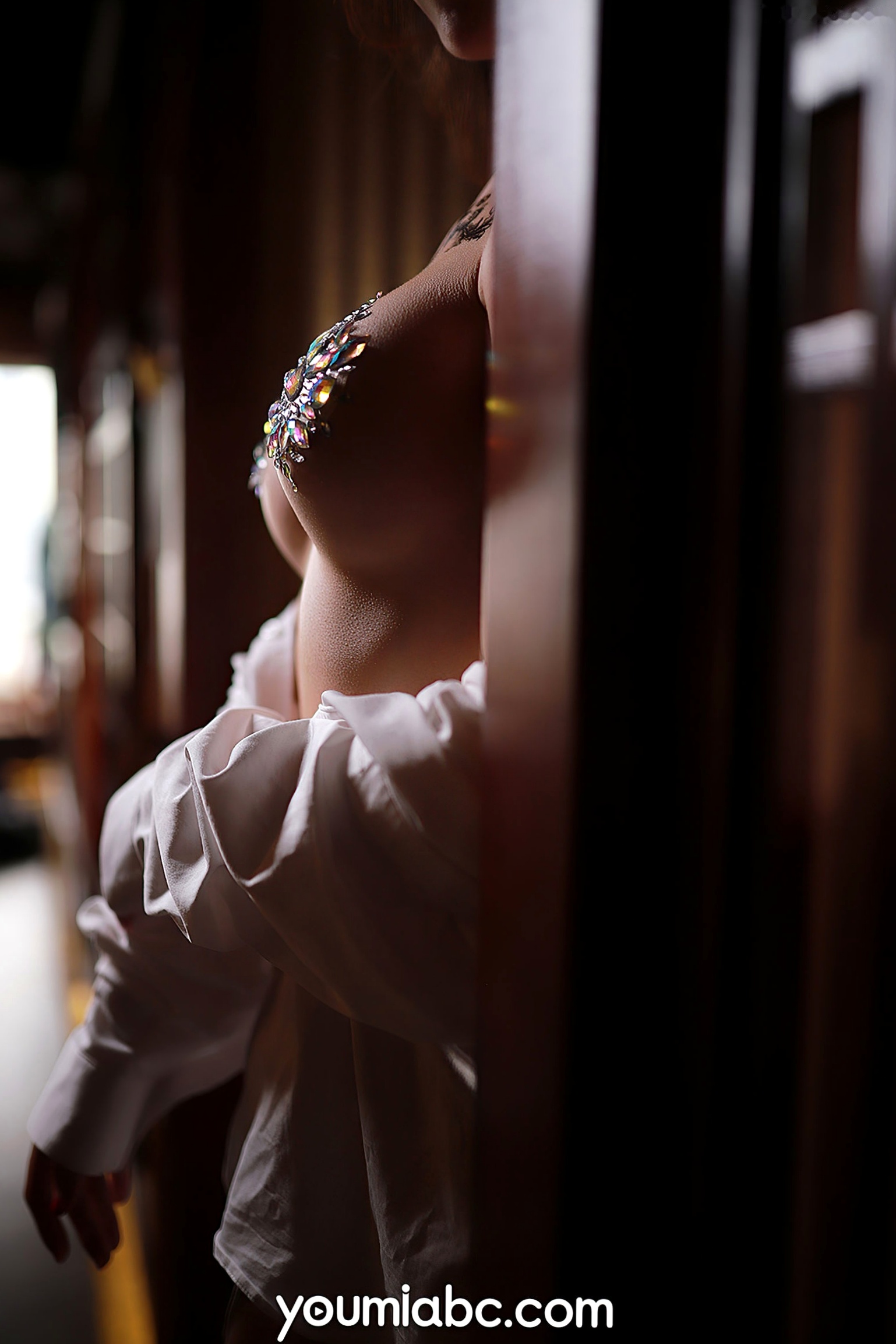 Gallery - YouMi尤蜜-抖娘利世《风情居酒屋》：极品女神身着性感内衣，点缀璀璨水钻，演绎极致日式唯美诱惑写真性感诱惑私房照尤蜜荟 - Chiness Model 大尺度 抖娘利世女神私房照_秀色女神 - image 22