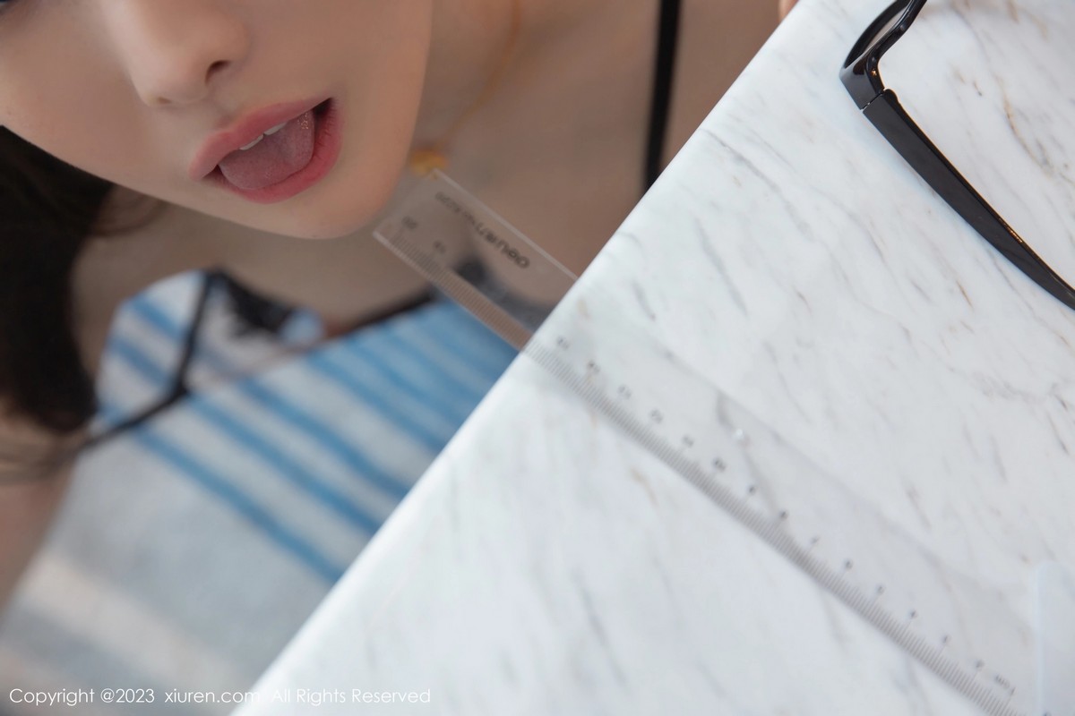 [XiuRen]高清写真图 2023.03.07 No.6376 是小逗逗 黑丝美腿