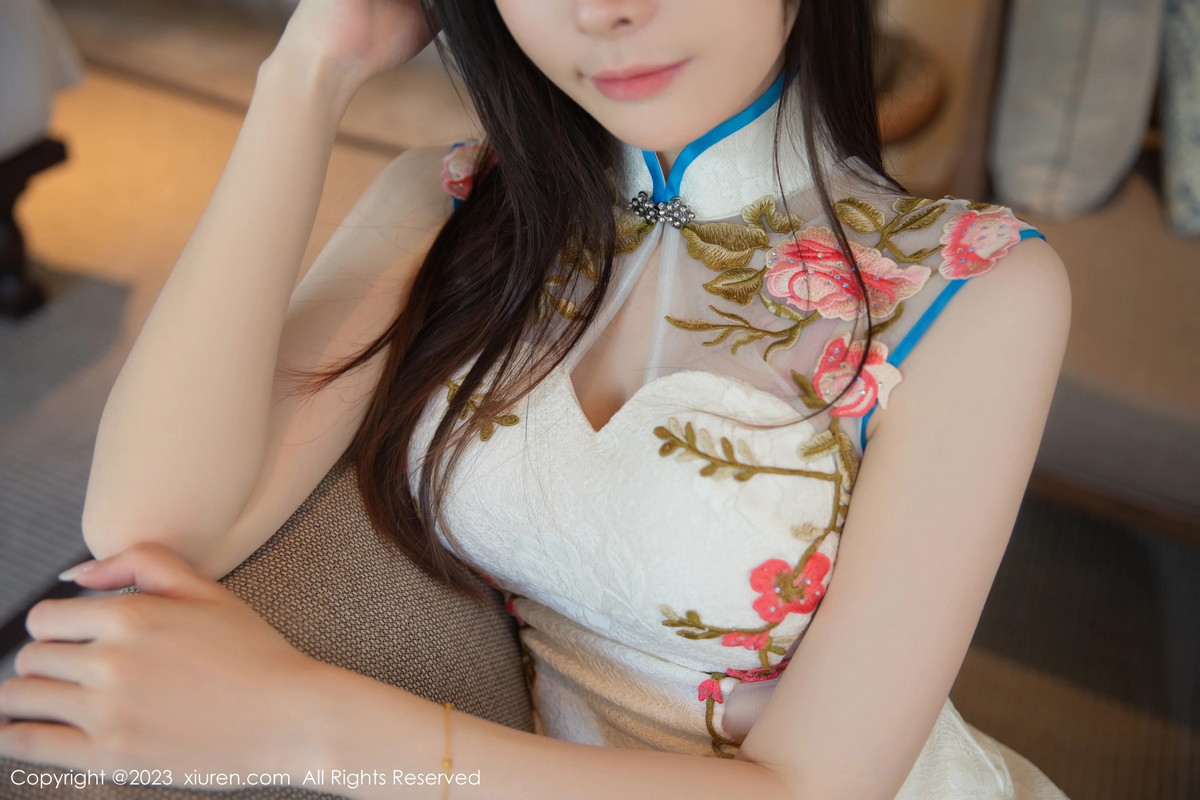 [XiuRen]高清写真图 2023.07.27 No.7148 是小逗逗 旗袍美腿