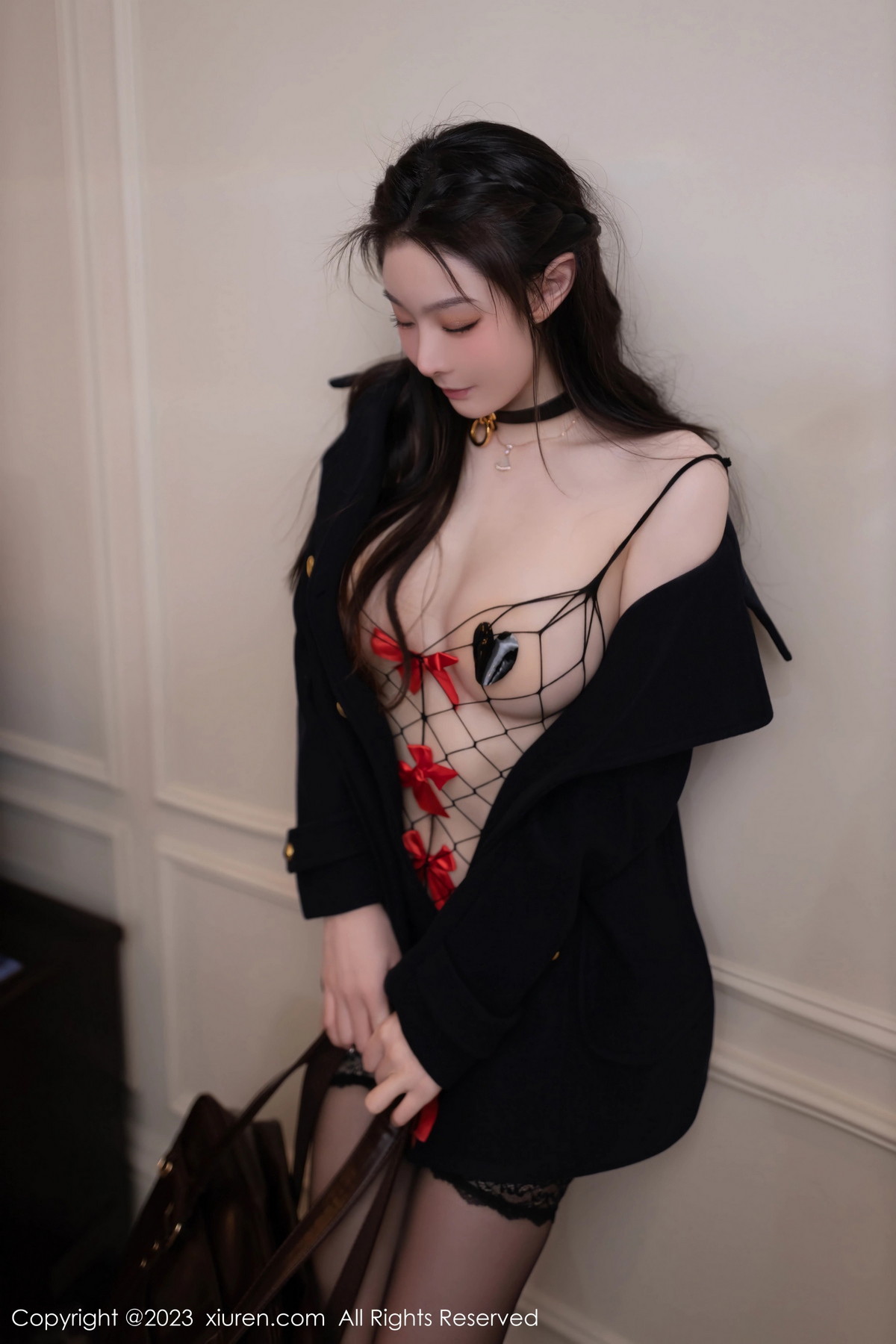 [XiuRen]高清写真图 2023.10.08 No.7474 小逗逗 黑丝美腿