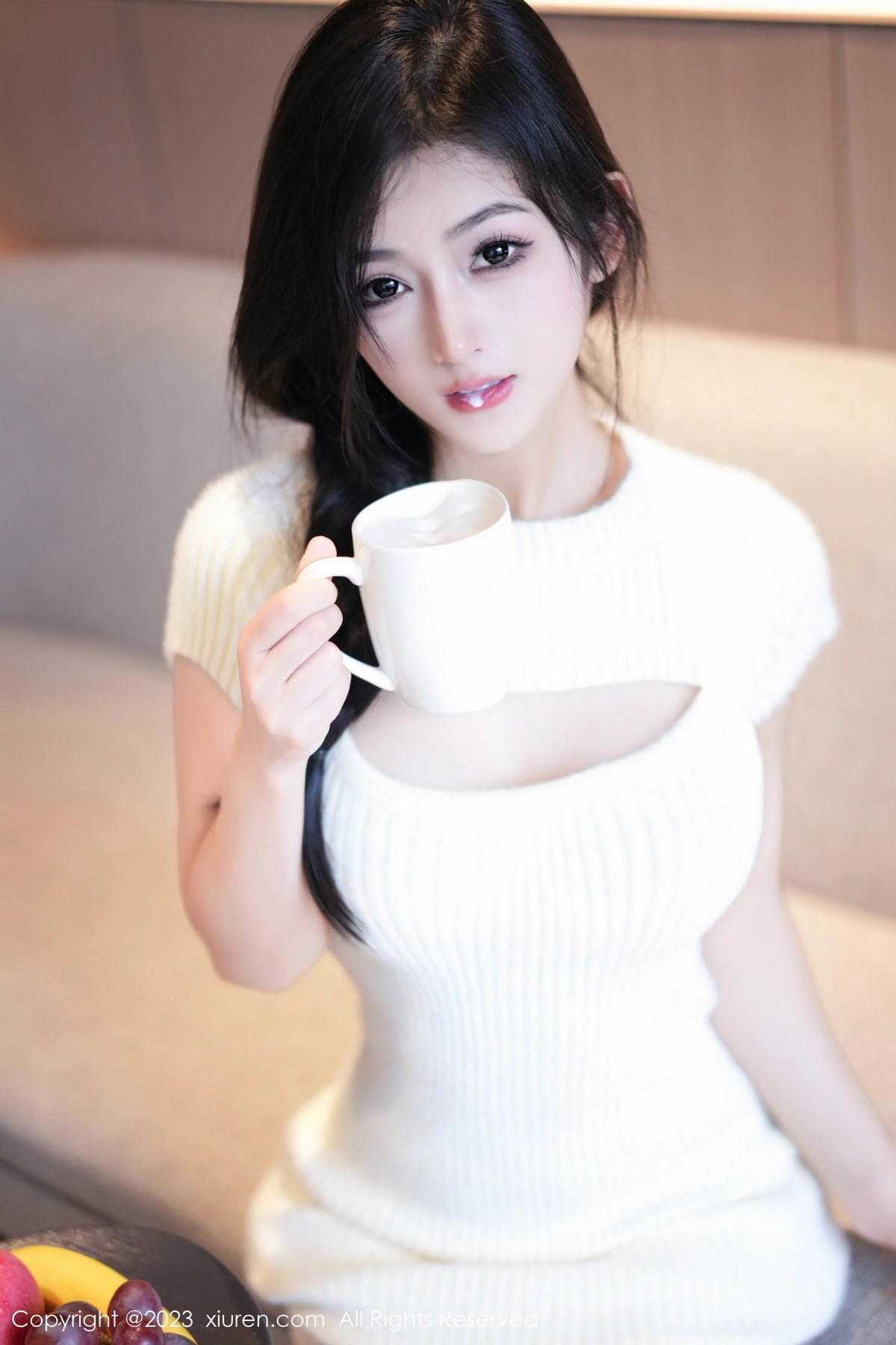 [XiuRen]高清写真图 2023.10.20 No.7542 小逗逗 制服美腿