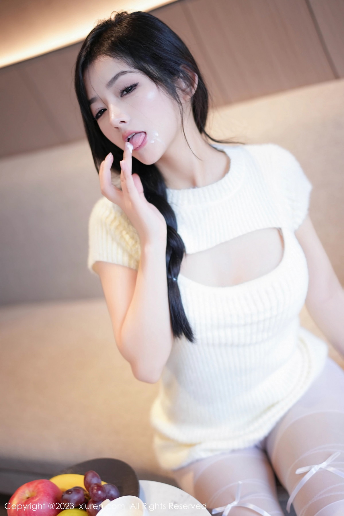 [XiuRen]高清写真图 2023.10.20 No.7542 小逗逗 制服美腿