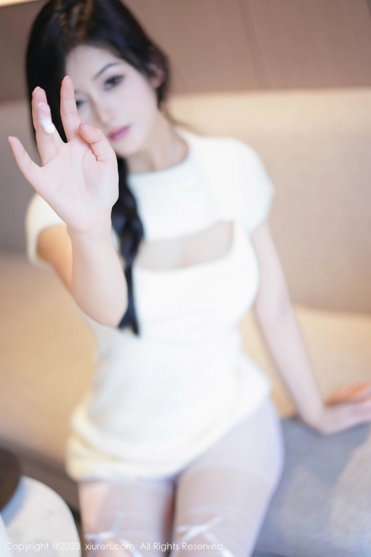 [XiuRen]高清写真图 2023.10.20 No.7542 小逗逗 制服美腿