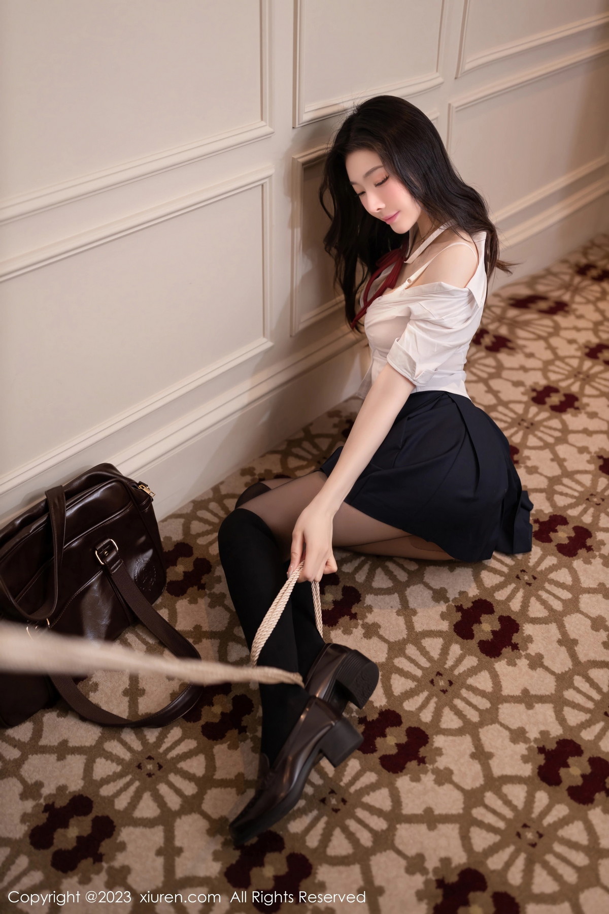[XiuRen]高清写真图 2023.11.16 No.7674 小逗逗 短裙黑丝