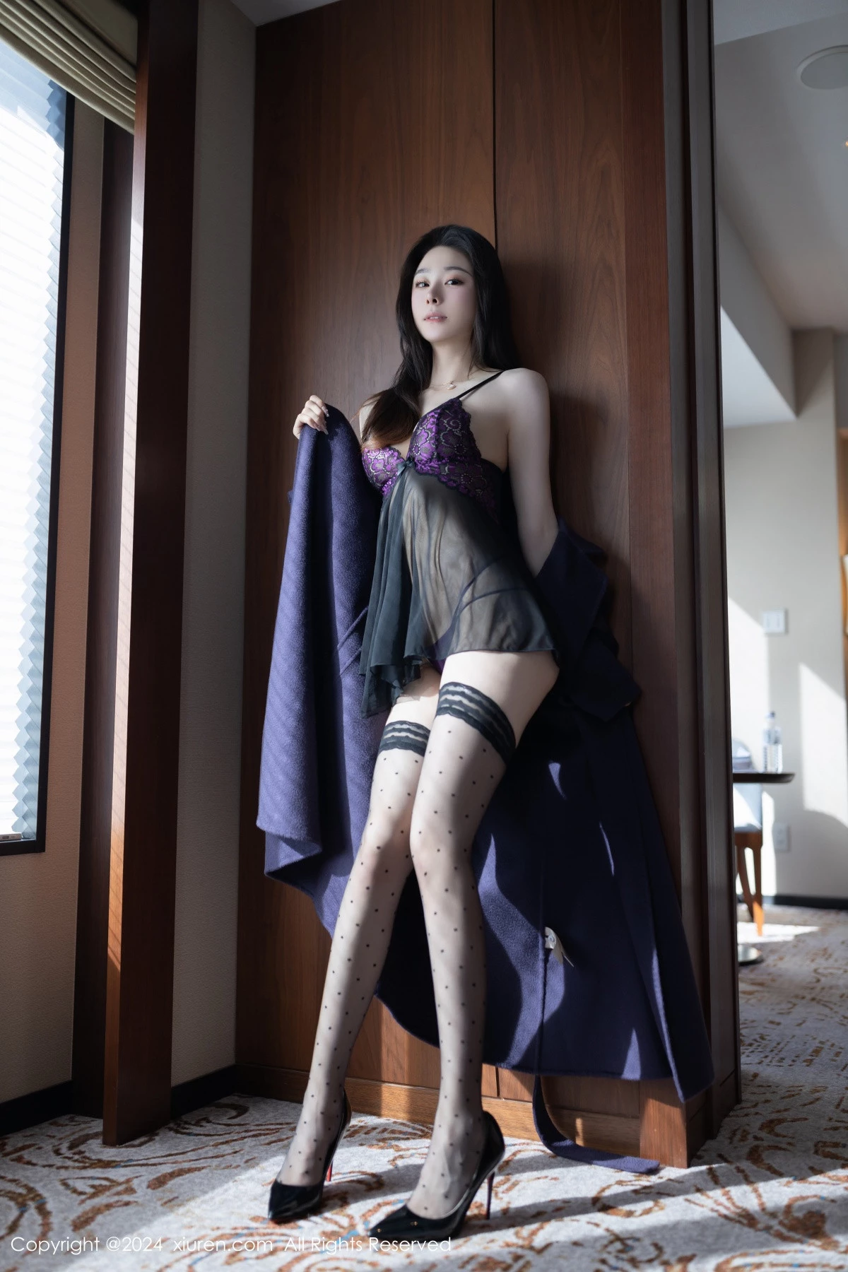 [XiuRen]高清写真图 2024.03.07 No.8195 小逗逗 黑丝性感