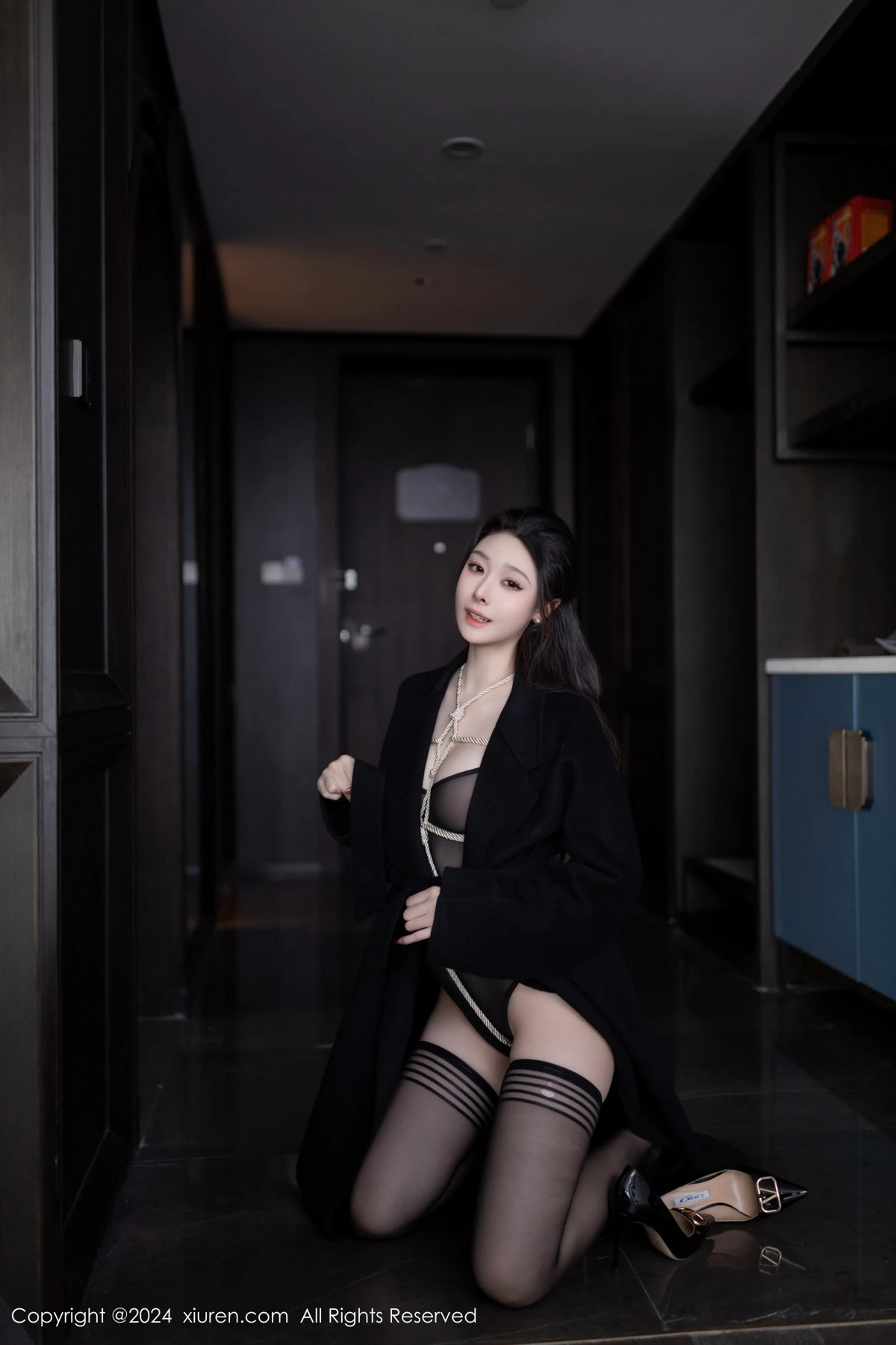 [XiuRen]高清写真图 2024.05.16 No.8552 小逗逗 黑丝美腿