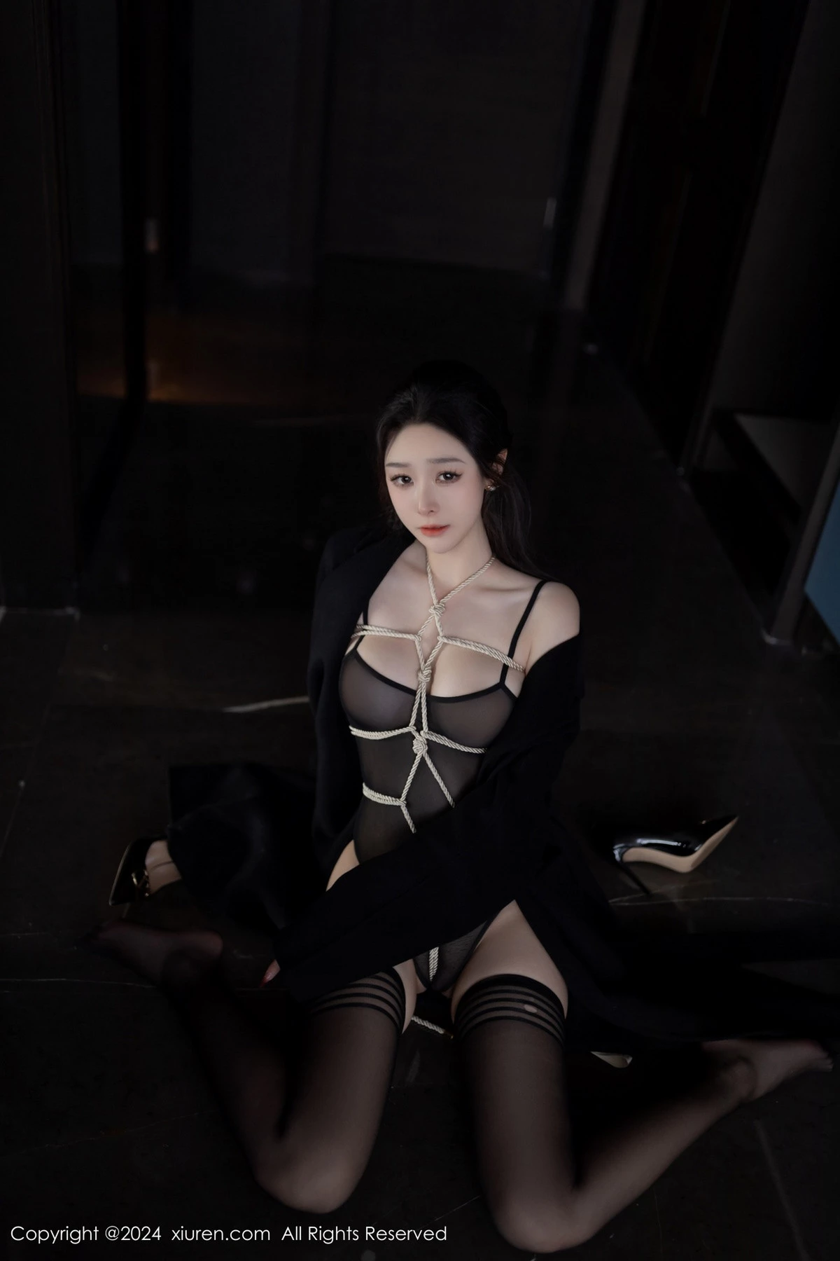 [XiuRen]高清写真图 2024.05.16 No.8552 小逗逗 黑丝美腿