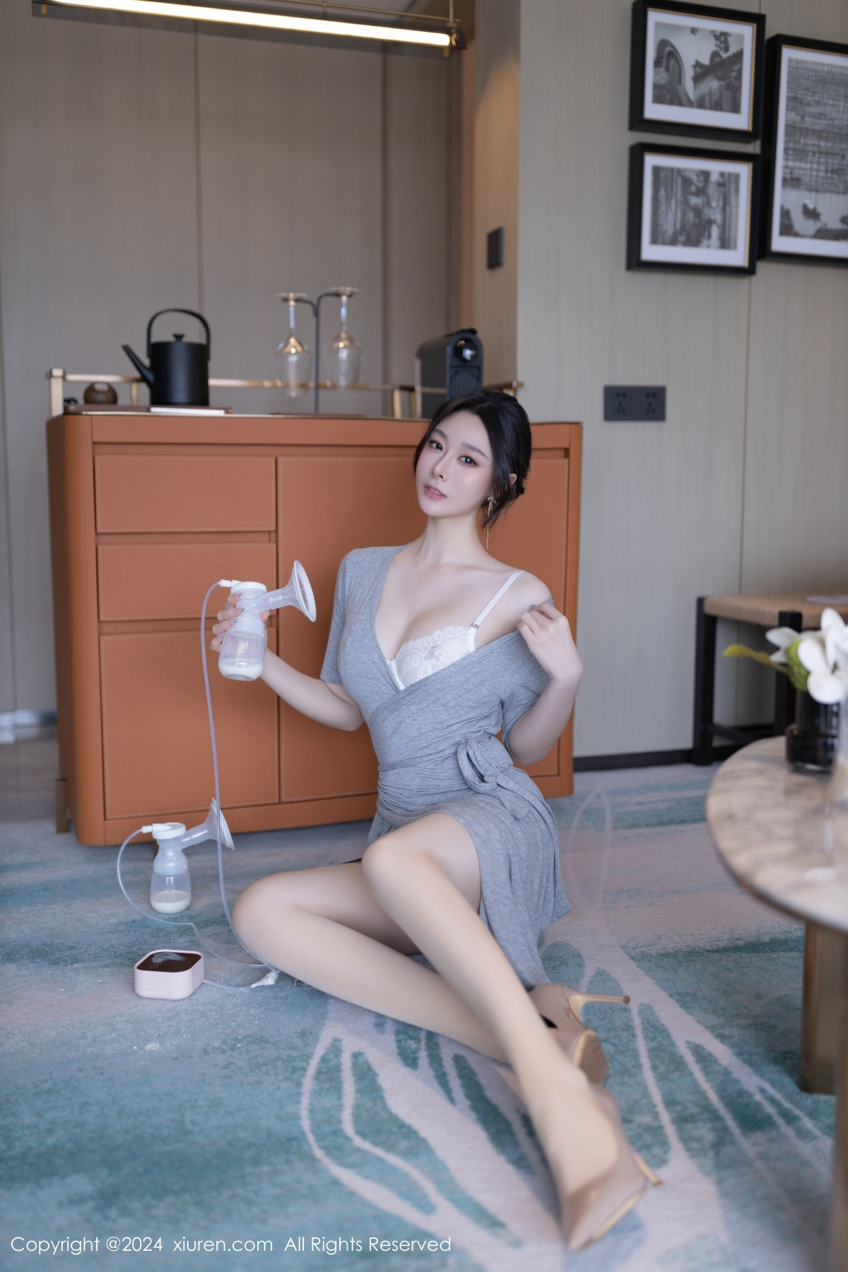 [XiuRen]高清写真图 2024.06.13 No.8699 小逗逗 丝袜美腿