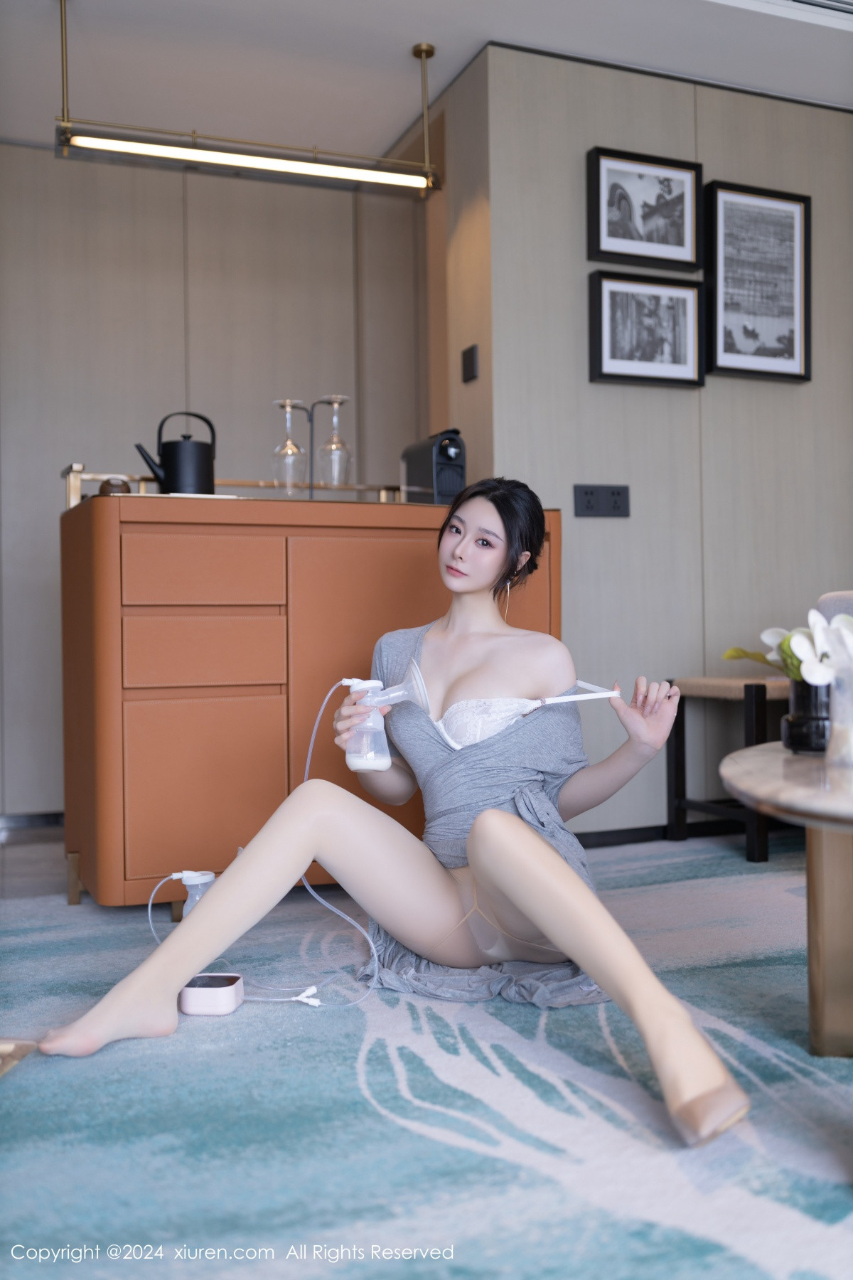 [XiuRen]高清写真图 2024.06.13 No.8699 小逗逗 丝袜美腿