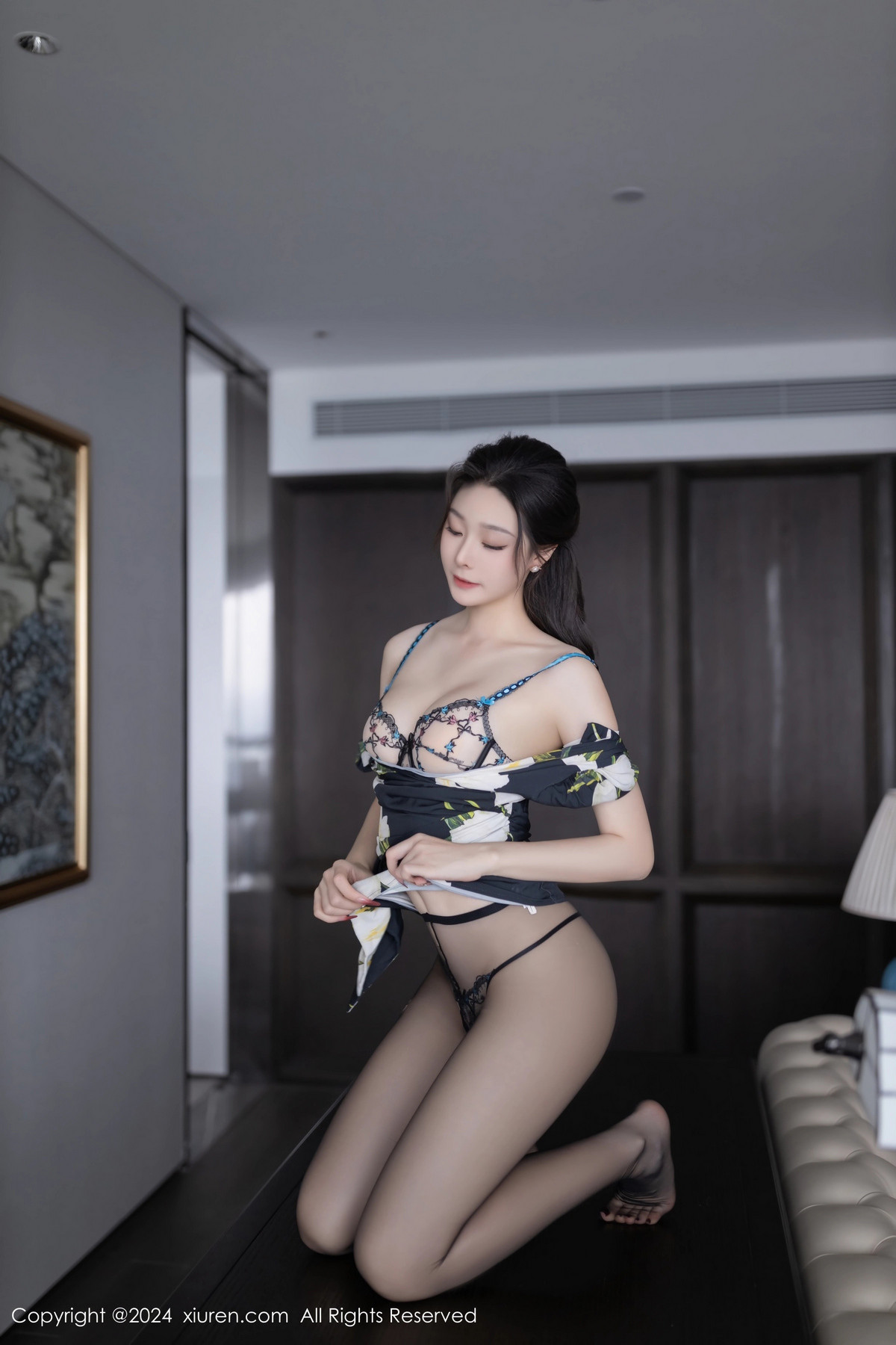[XiuRen]高清写真图 2024.06.27 No.8768 小逗逗 黑丝美腿