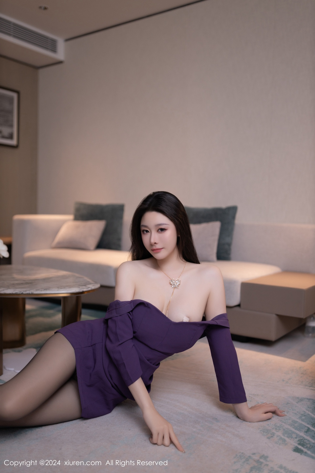 [XiuRen]高清写真图 2024.07.18 No.8881 小逗逗 黑丝美腿