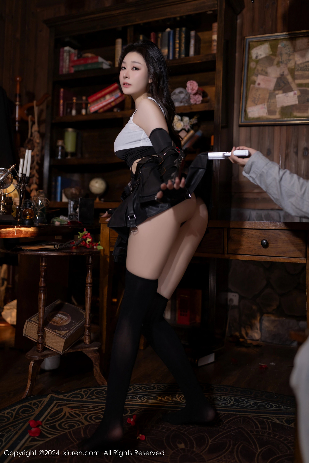 [XiuRen]高清写真图 2024.08.01 No.8953 小逗逗 美腿黑丝