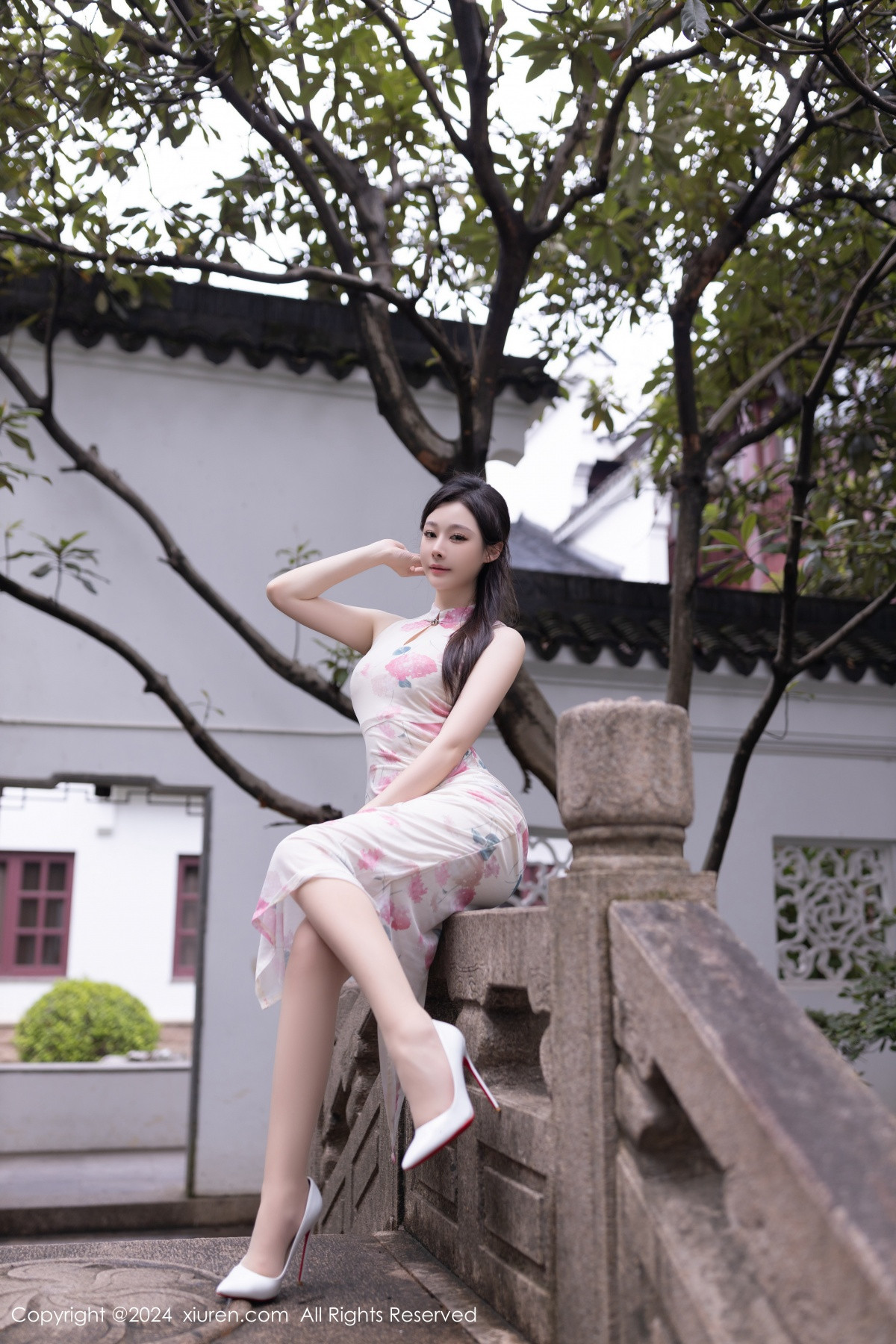 [XiuRen]高清写真图 2024.08.29 No.9087 小逗逗 丝袜美腿