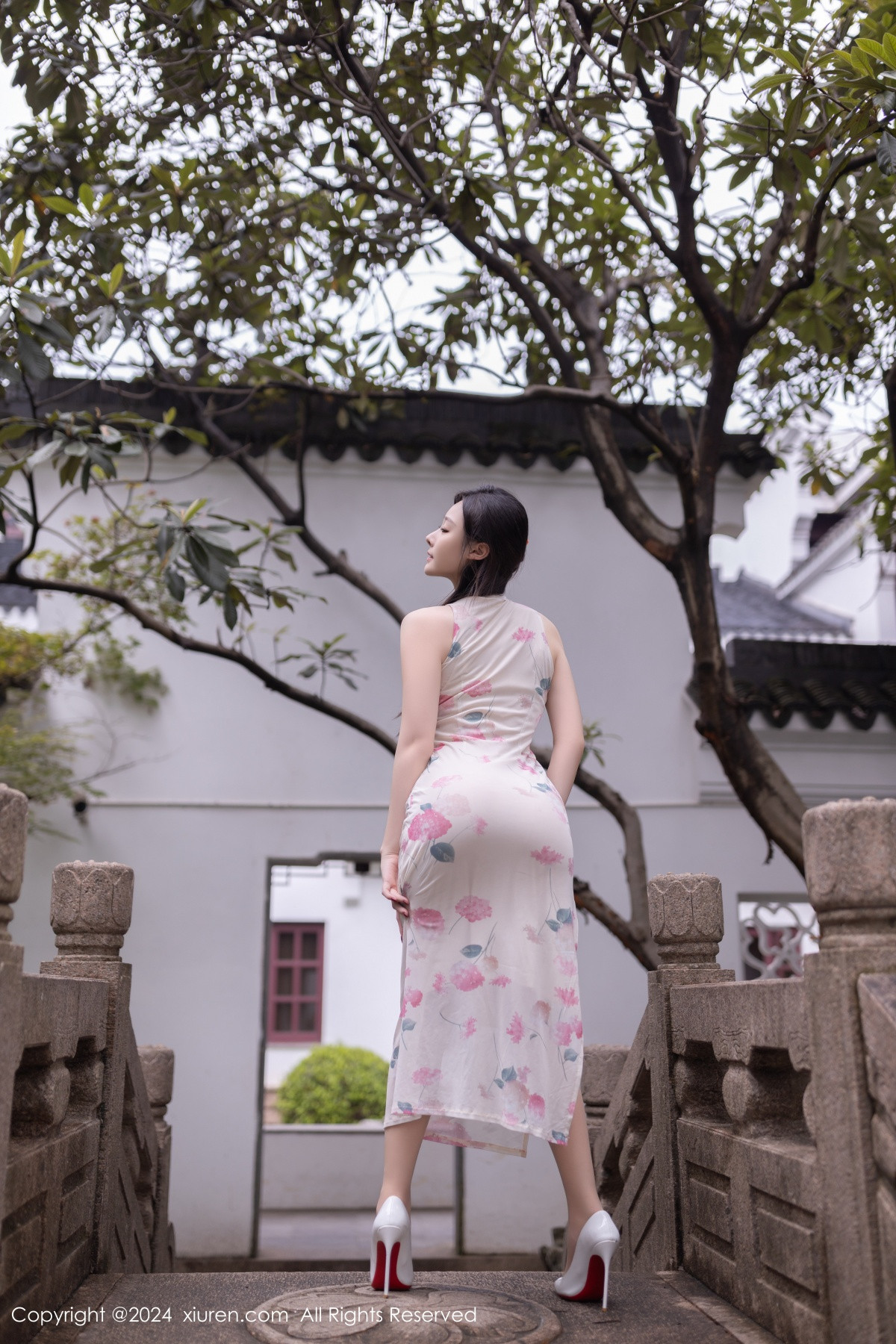 [XiuRen]高清写真图 2024.08.29 No.9087 小逗逗 丝袜美腿