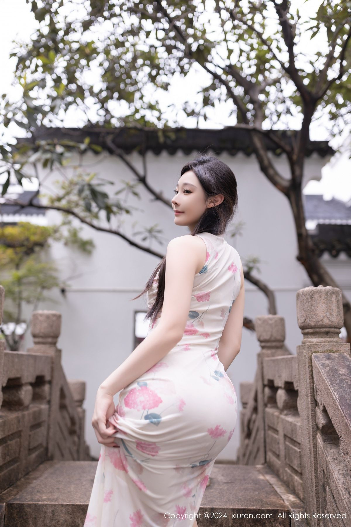[XiuRen]高清写真图 2024.08.29 No.9087 小逗逗 丝袜美腿