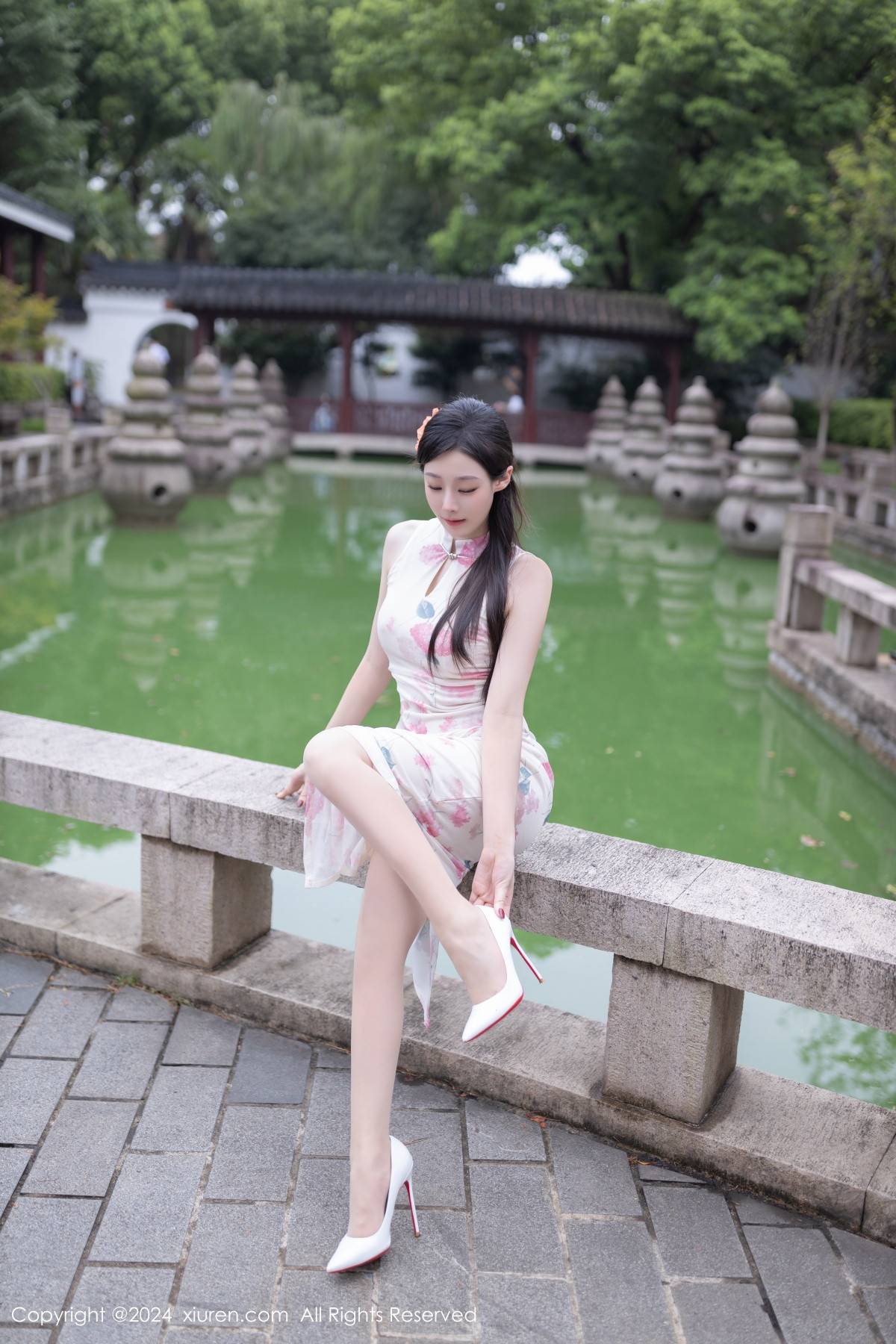 [XiuRen]高清写真图 2024.08.29 No.9087 小逗逗 丝袜美腿