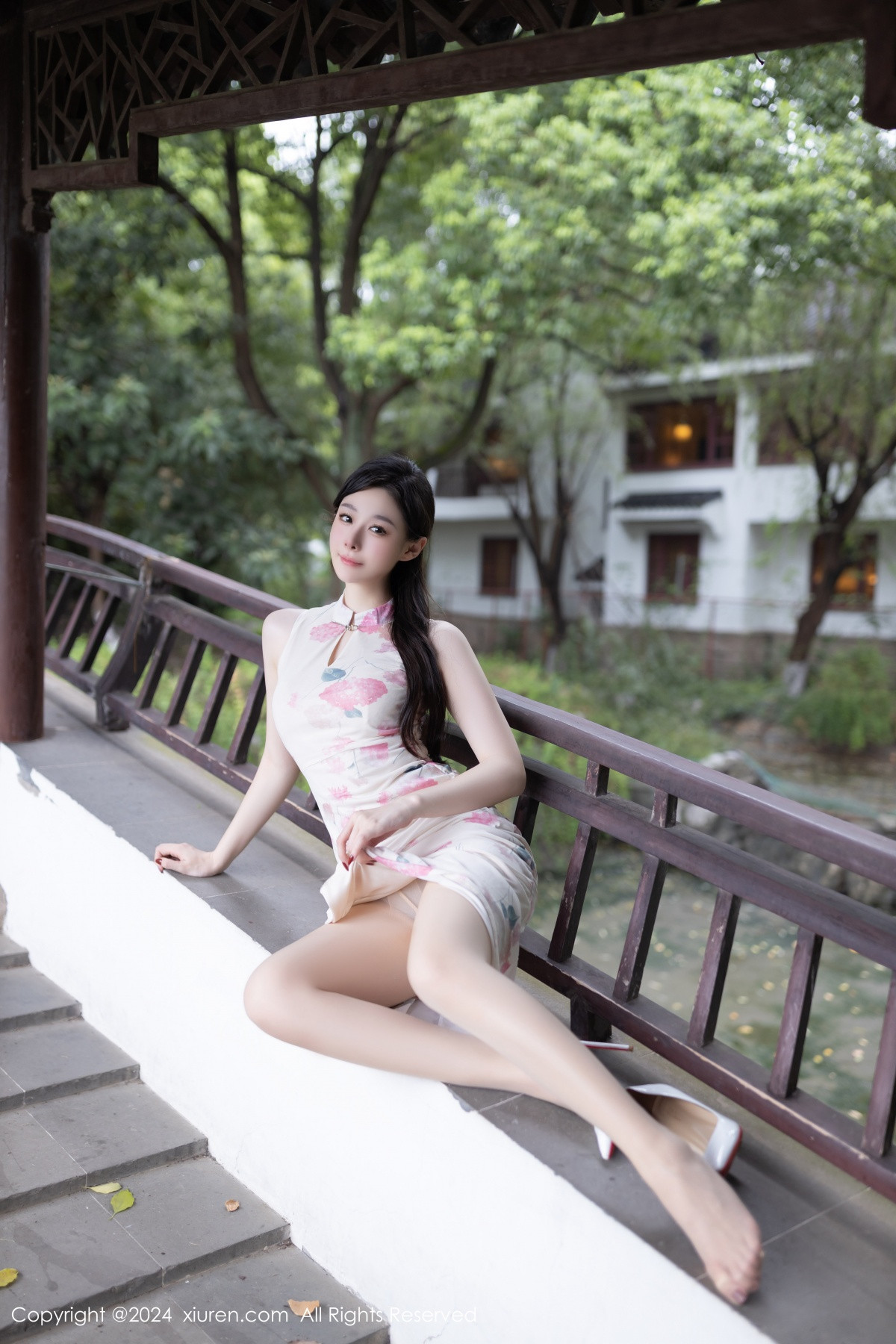 [XiuRen]高清写真图 2024.08.29 No.9087 小逗逗 丝袜美腿
