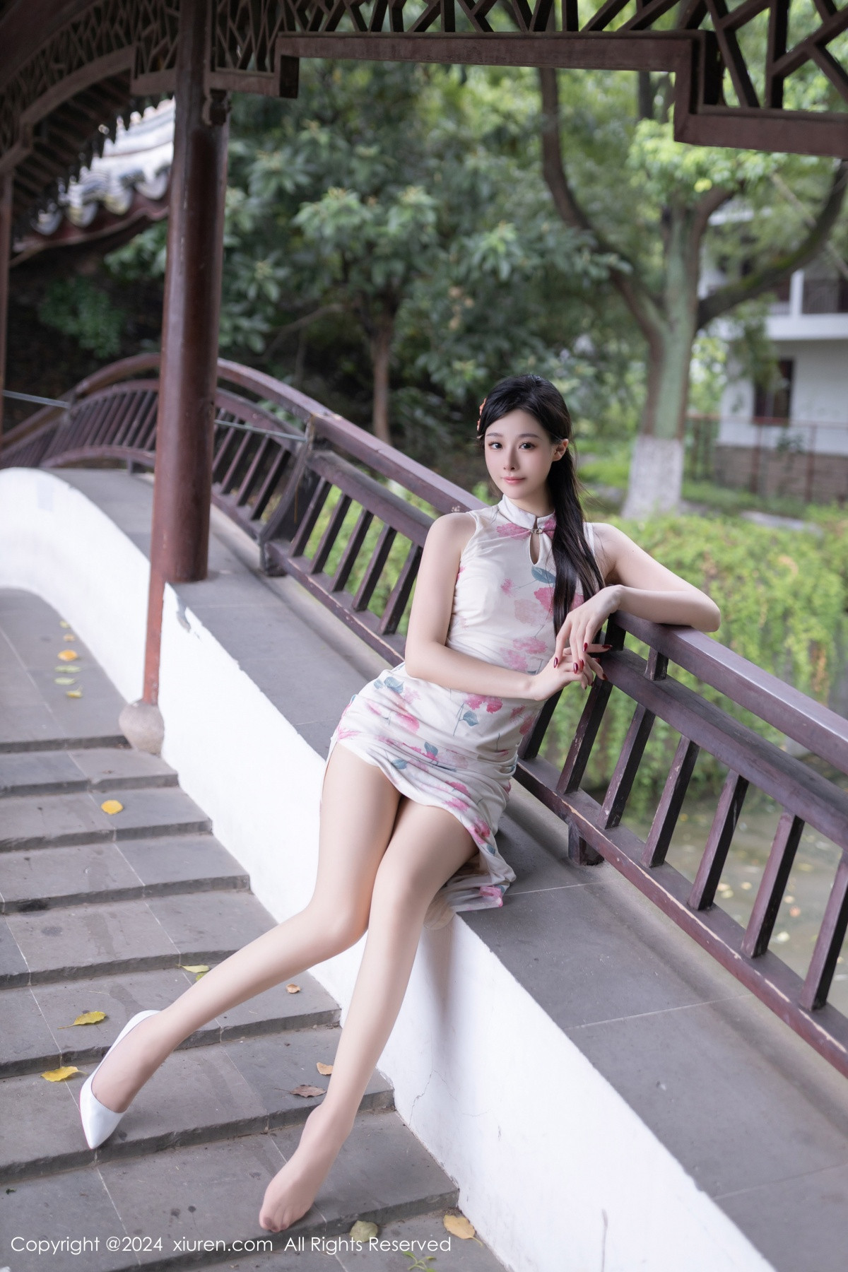 [XiuRen]高清写真图 2024.08.29 No.9087 小逗逗 丝袜美腿
