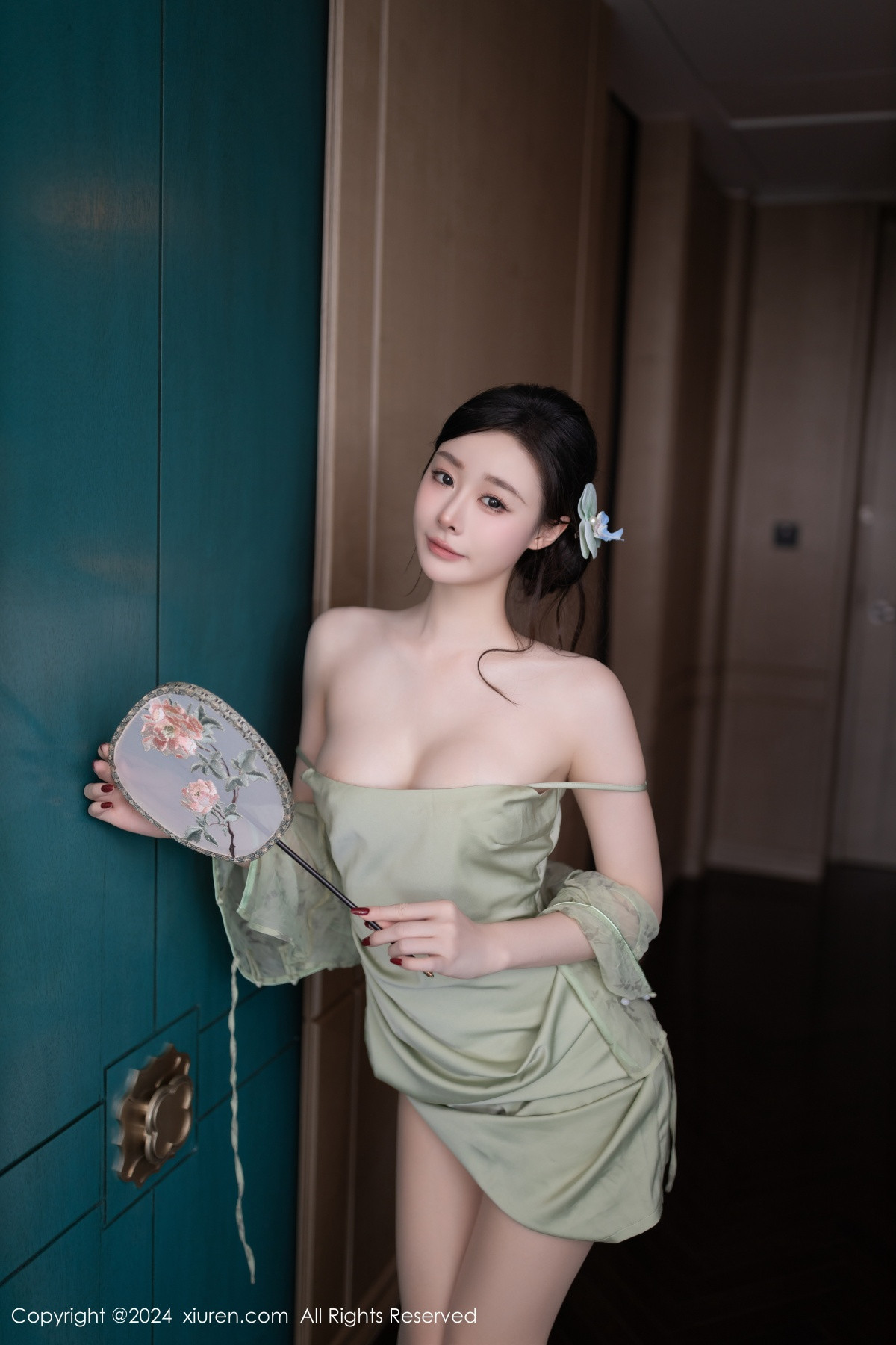 [XiuRen]高清写真图 2024.09.06 No.9124 小逗逗 丝袜美腿