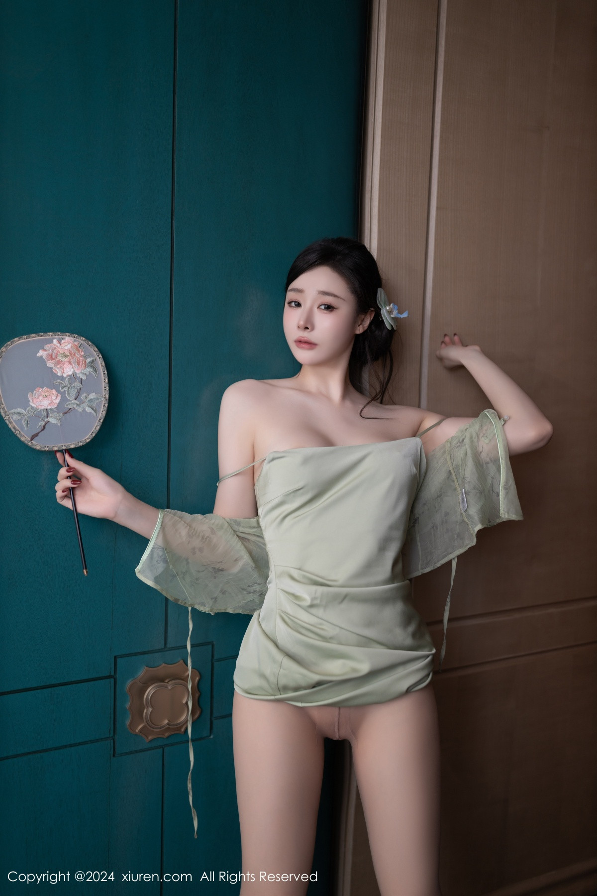 [XiuRen]高清写真图 2024.09.06 No.9124 小逗逗 丝袜美腿