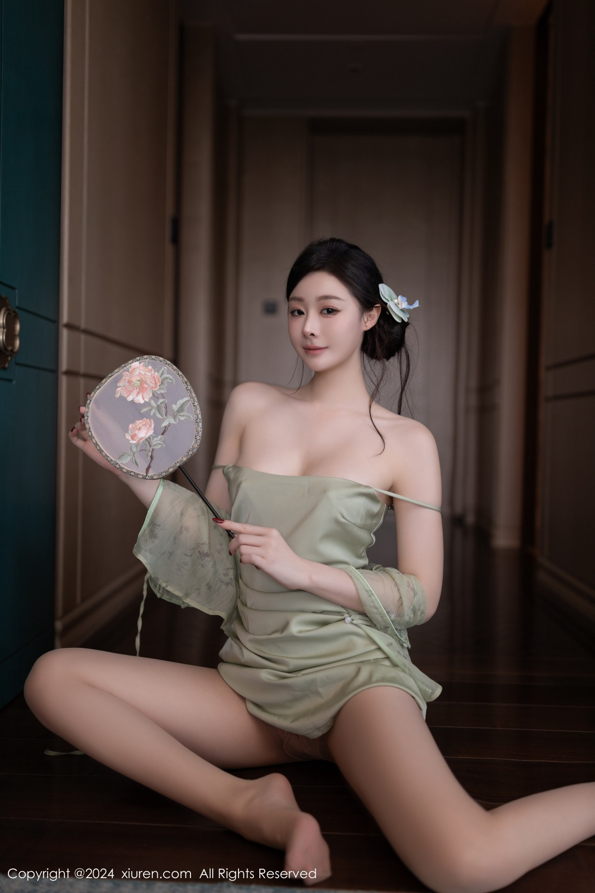 [XiuRen]高清写真图 2024.09.06 No.9124 小逗逗 丝袜美腿