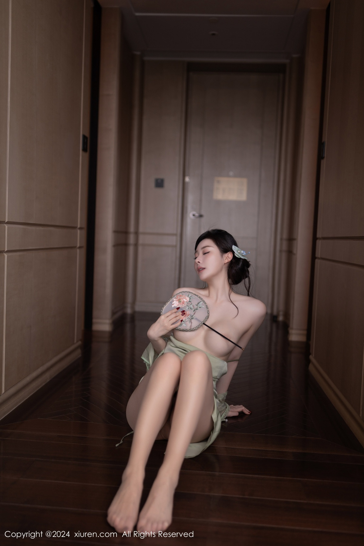[XiuRen]高清写真图 2024.09.06 No.9124 小逗逗 丝袜美腿
