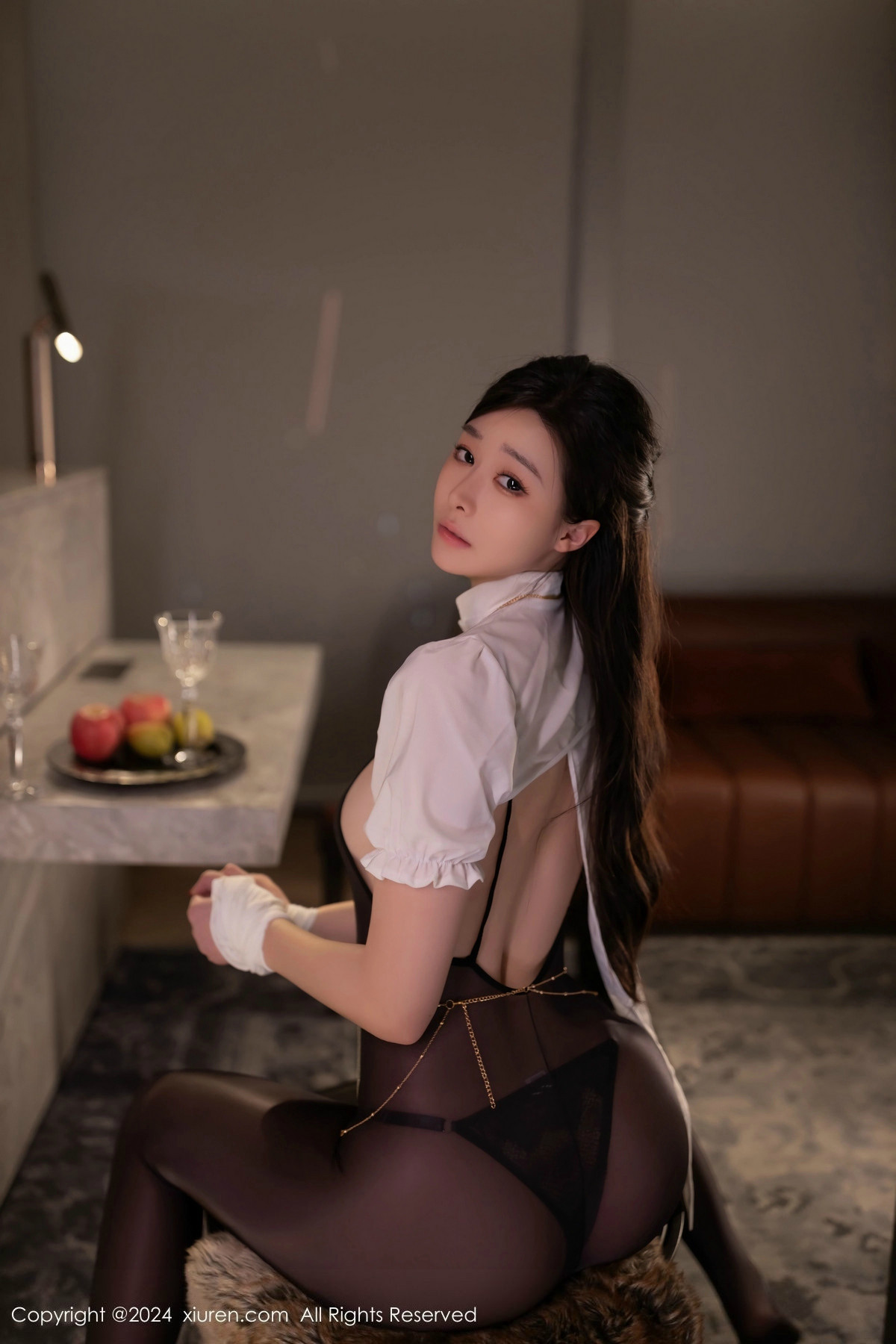 [XiuRen]高清写真图 2024.10.25 No.9350 小逗逗 黑丝美腿