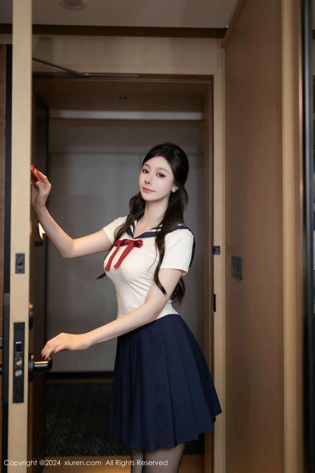 [XiuRen]高清写真图 2024.11.29 No.9530 小逗逗 黑丝美腿