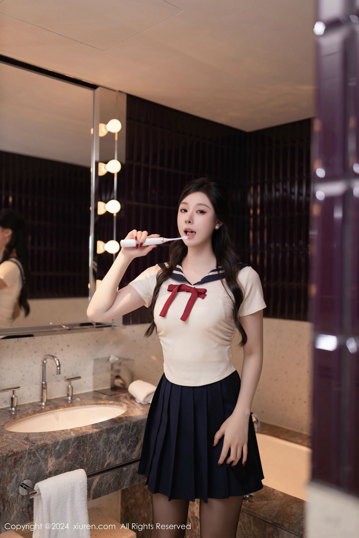 [XiuRen]高清写真图 2024.11.29 No.9530 小逗逗 黑丝美腿