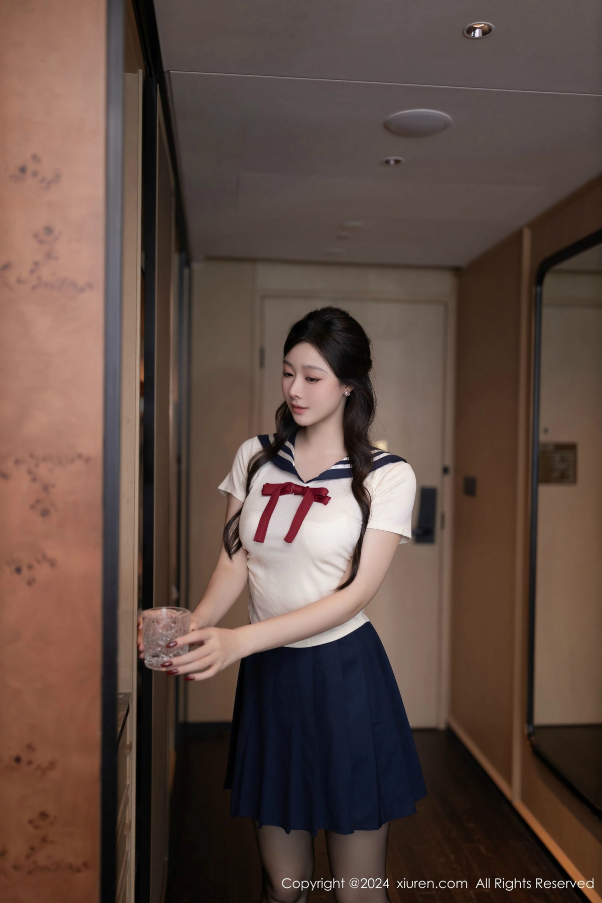 [XiuRen]高清写真图 2024.11.29 No.9530 小逗逗 黑丝美腿