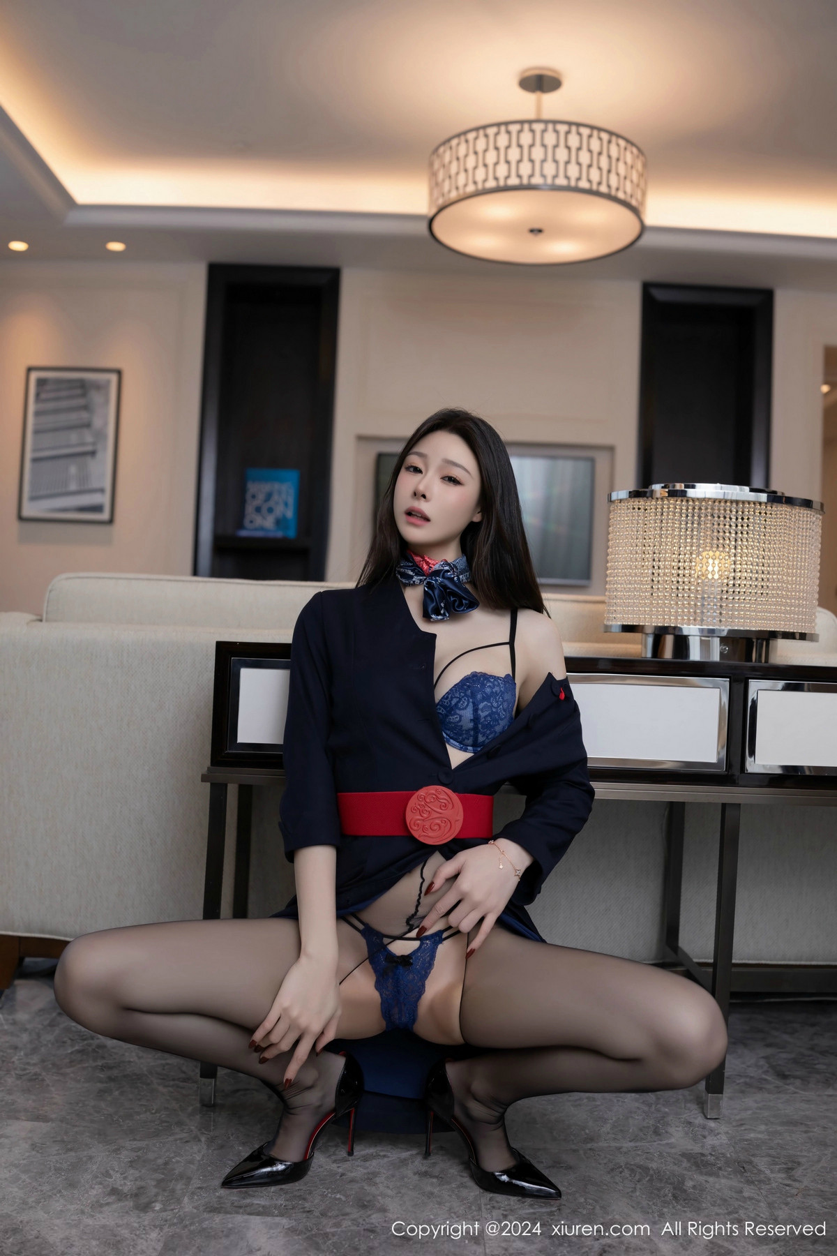 [XiuRen]高清写真图 2024.12.13 No.9597 小逗逗 黑丝美腿