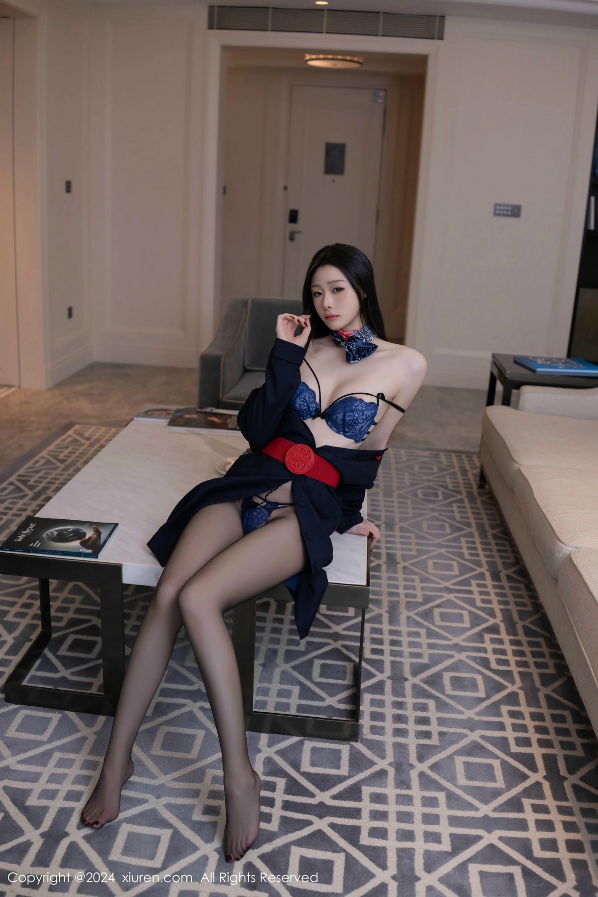 [XiuRen]高清写真图 2024.12.13 No.9597 小逗逗 黑丝美腿